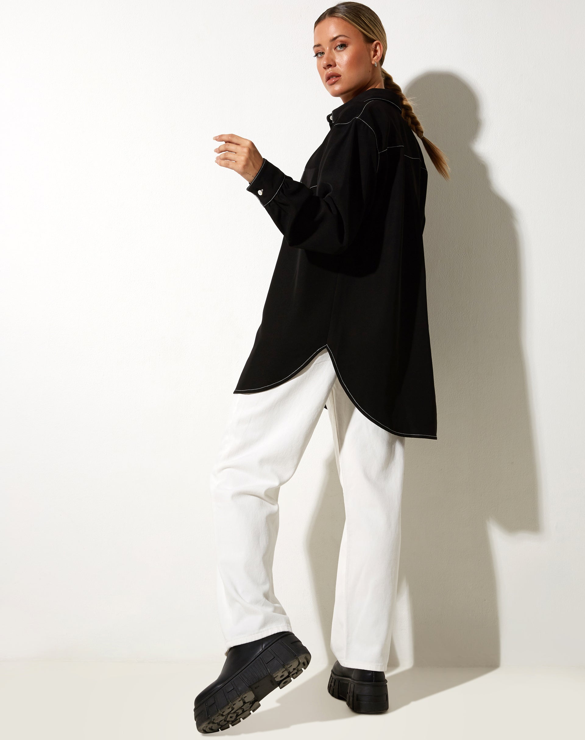 image de Gane Shirt in Black with White Stitch