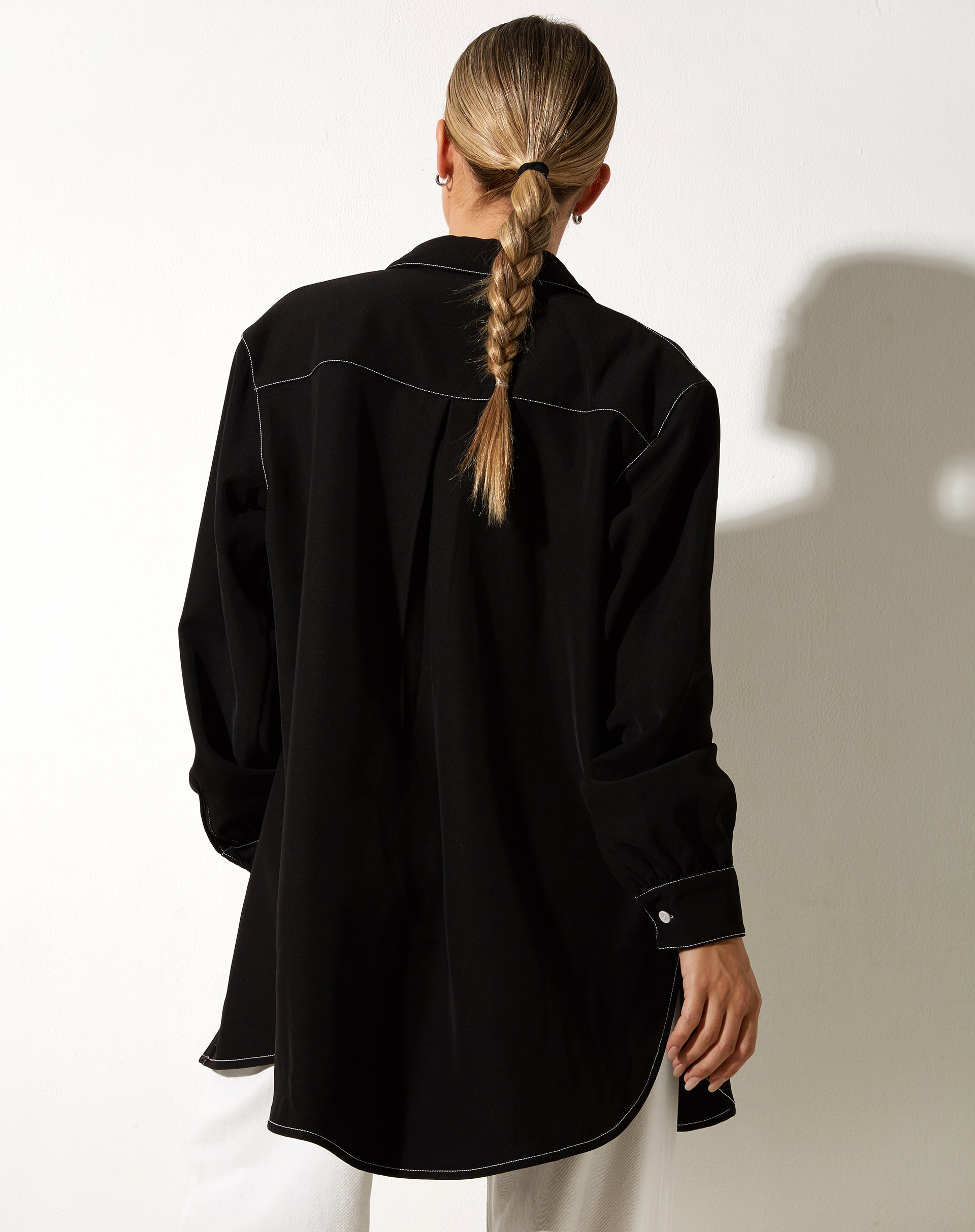 image de Gane Shirt in Black with White Stitch