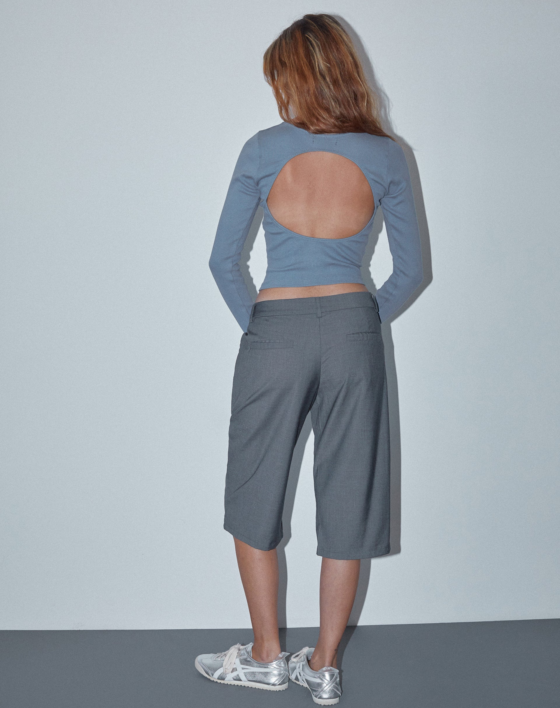 Image de Gelbon Open Back Long Sleeve Top in Rib Powder Blue