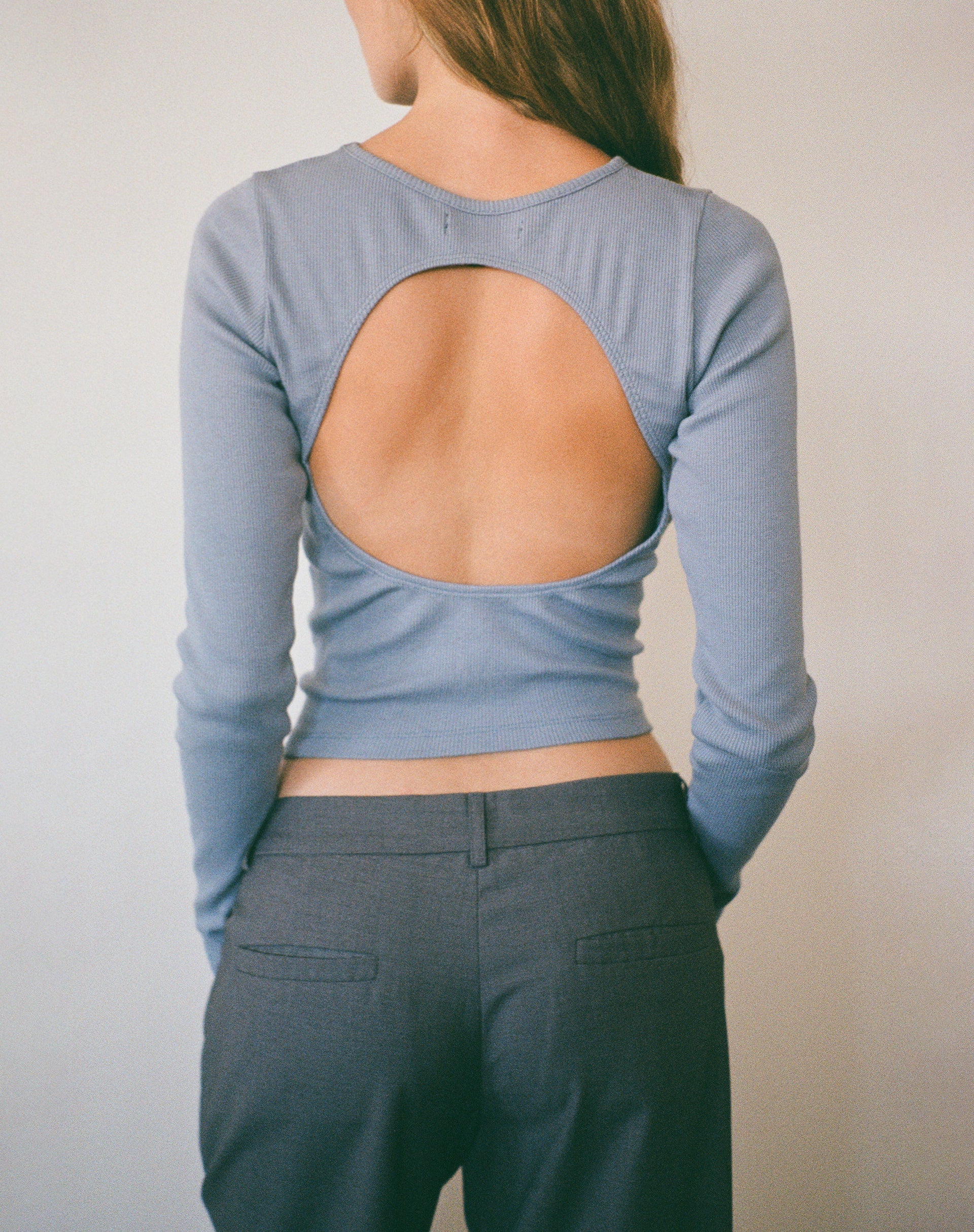 Image de Gelbon Open Back Long Sleeve Top in Rib Powder Blue