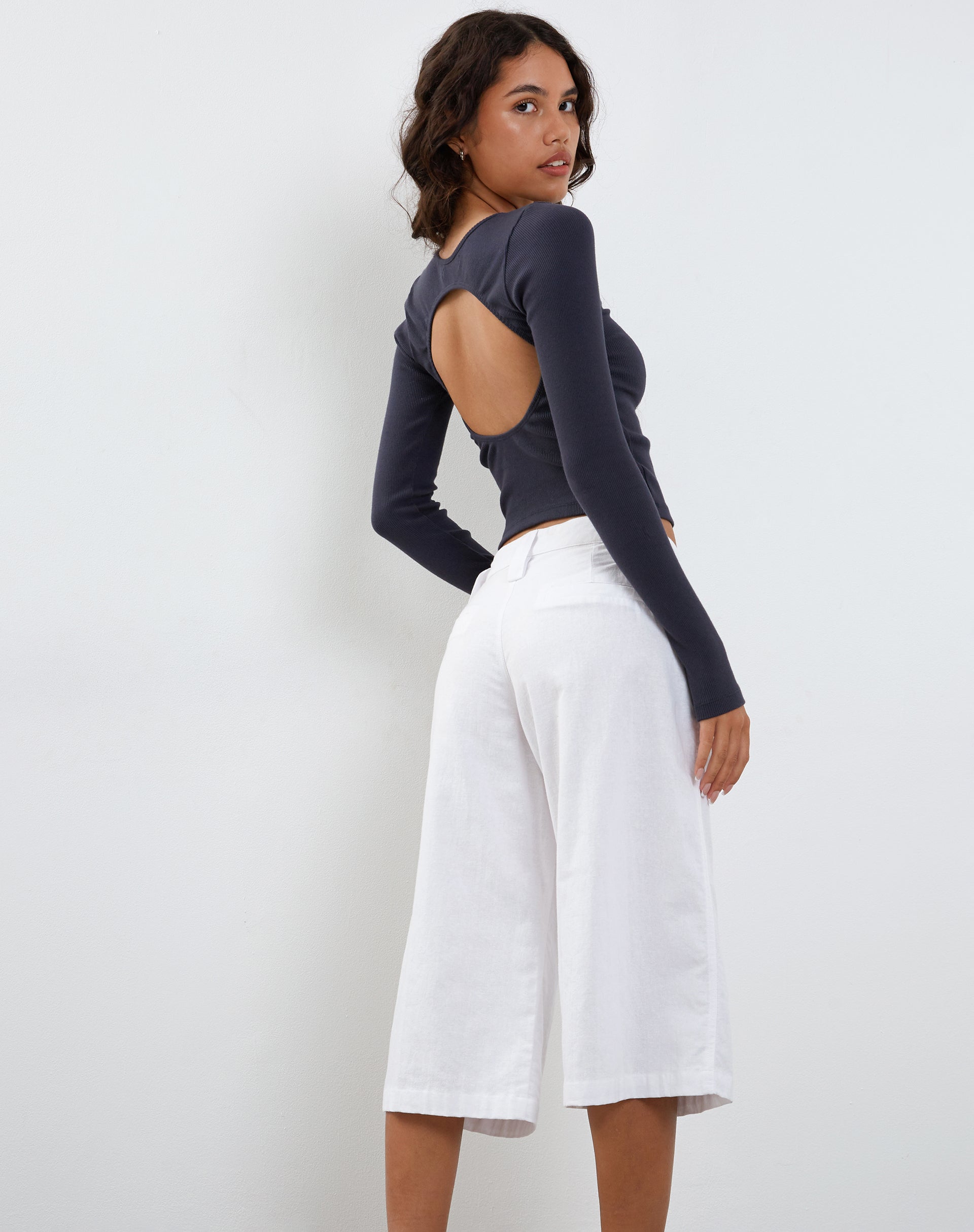 Image de Gelbon Open Back Long Sleeve Top in Ribbed Ocean Storm