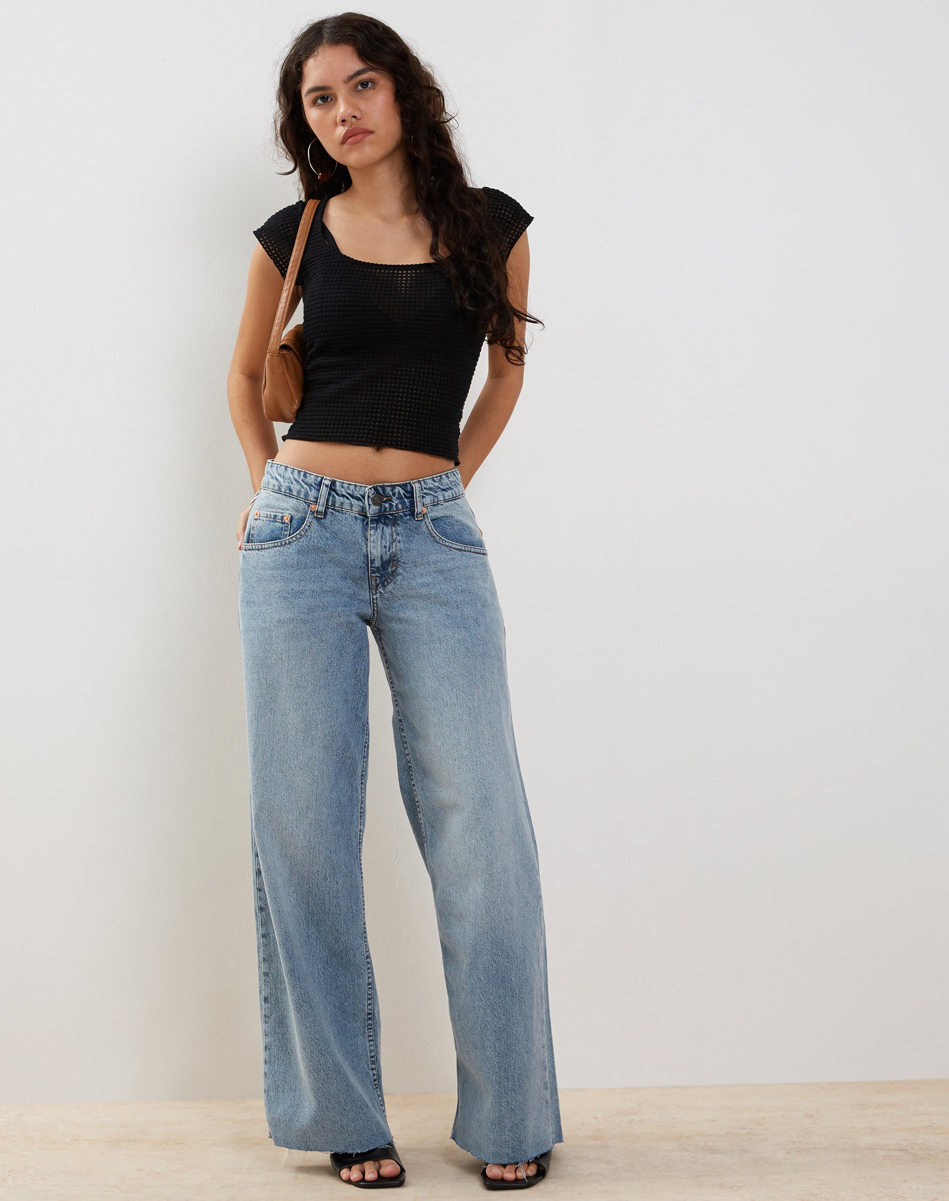 Image de Gianina Crop Top in Black Textured Crochet