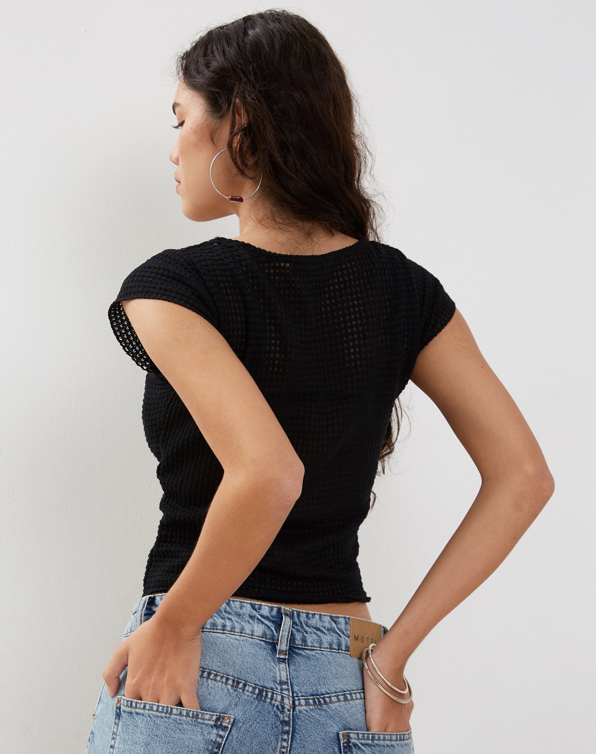 Image de Gianina Crop Top in Black Textured Crochet