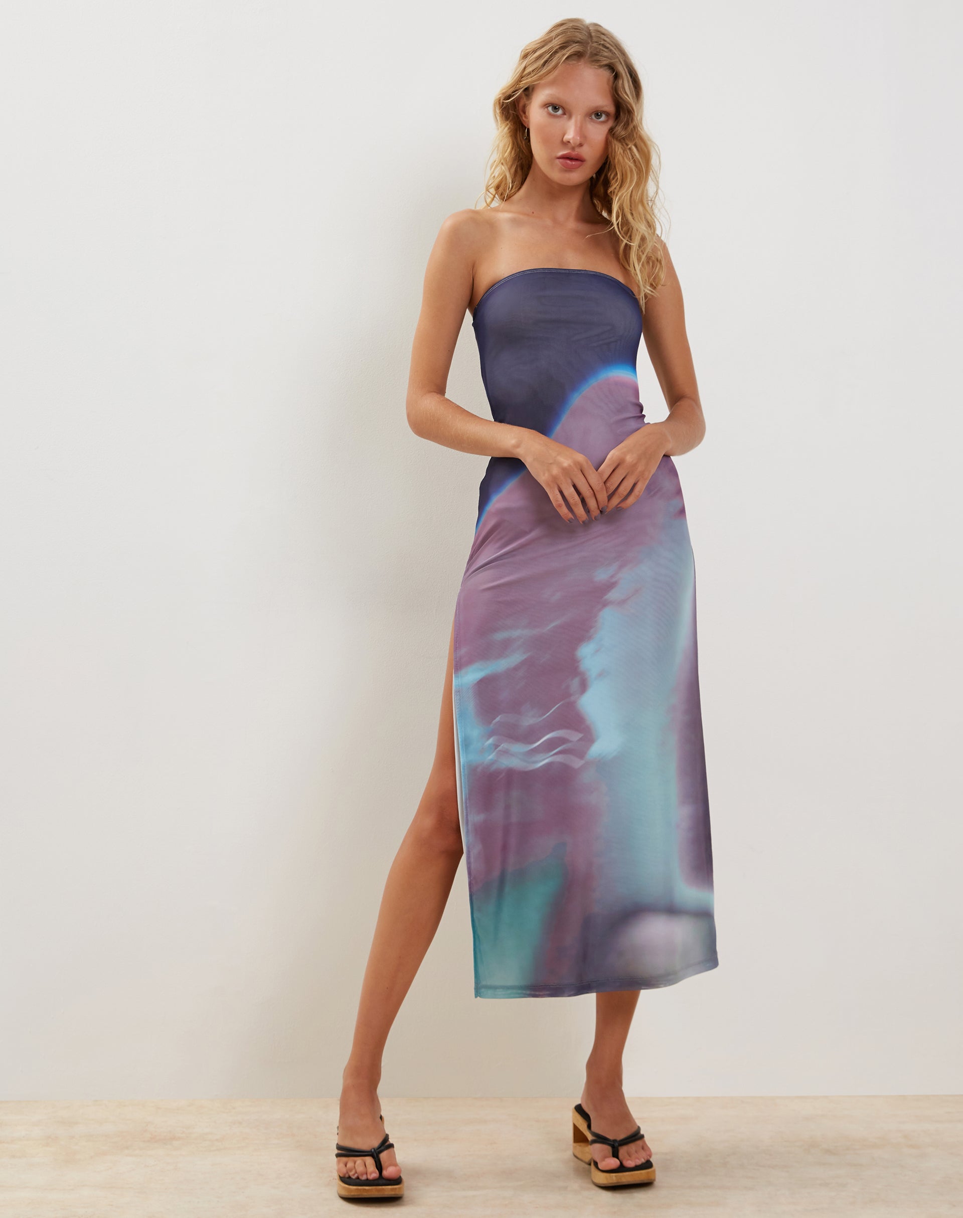 Image de Givanda Bandeau Maxi Dress in Pink Digi Gradient Print