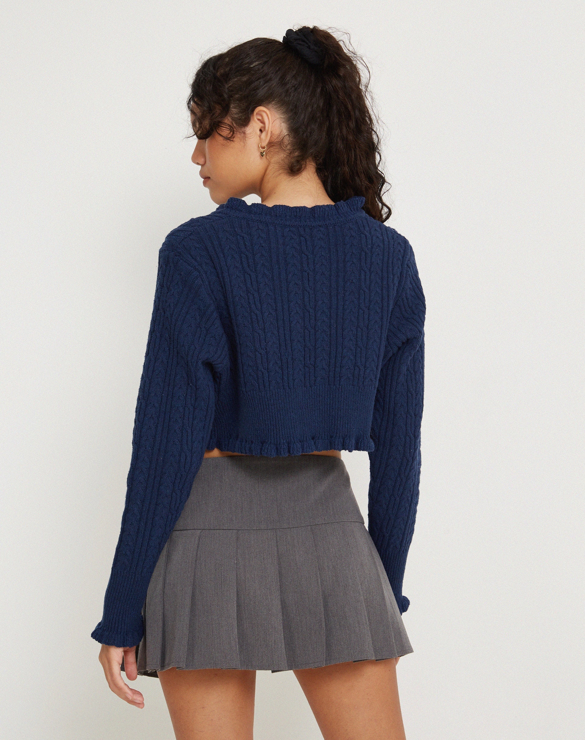 image de Yasona Cardi en bleu marine