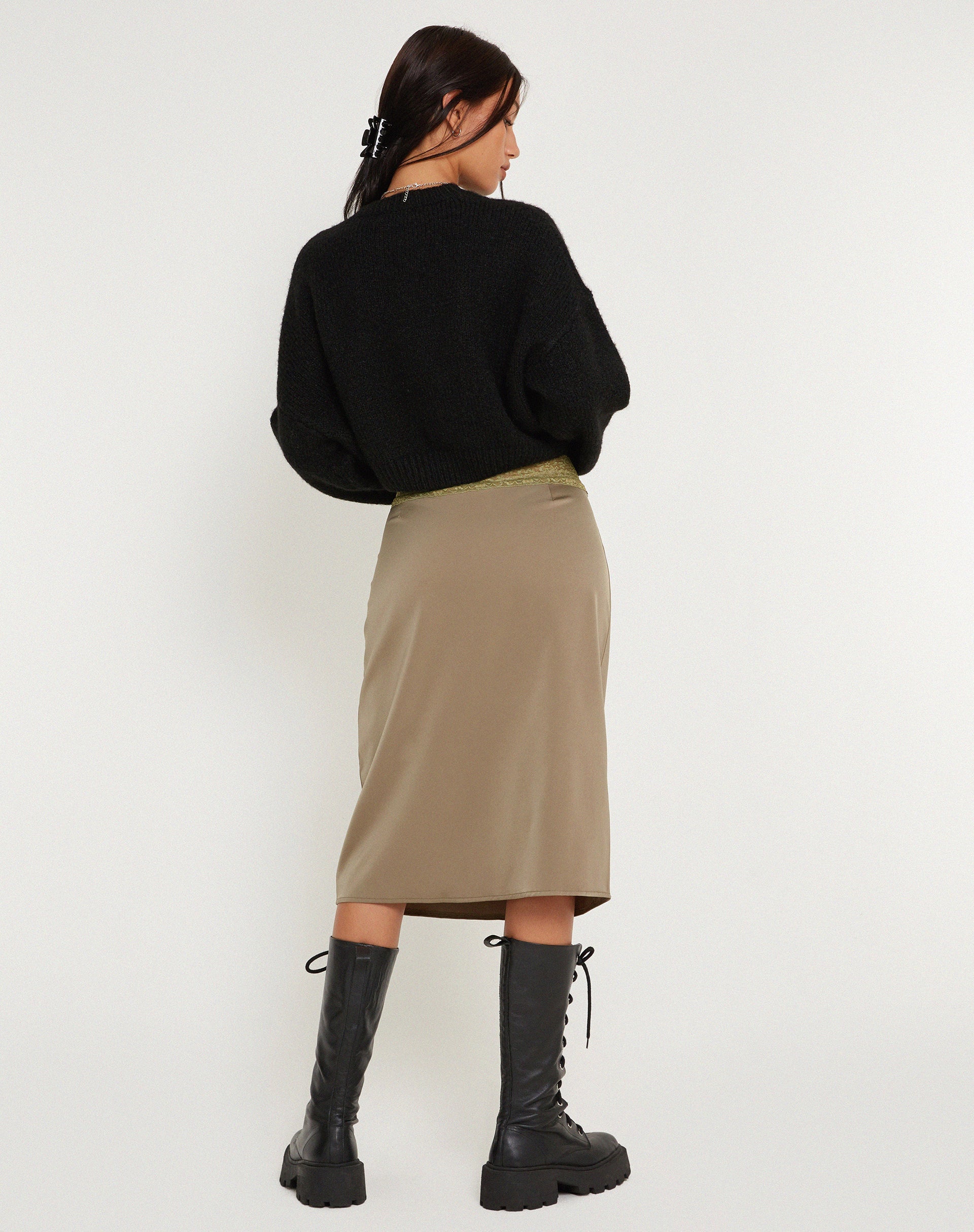 image de Golda Midi Skirt in Satin Avocado