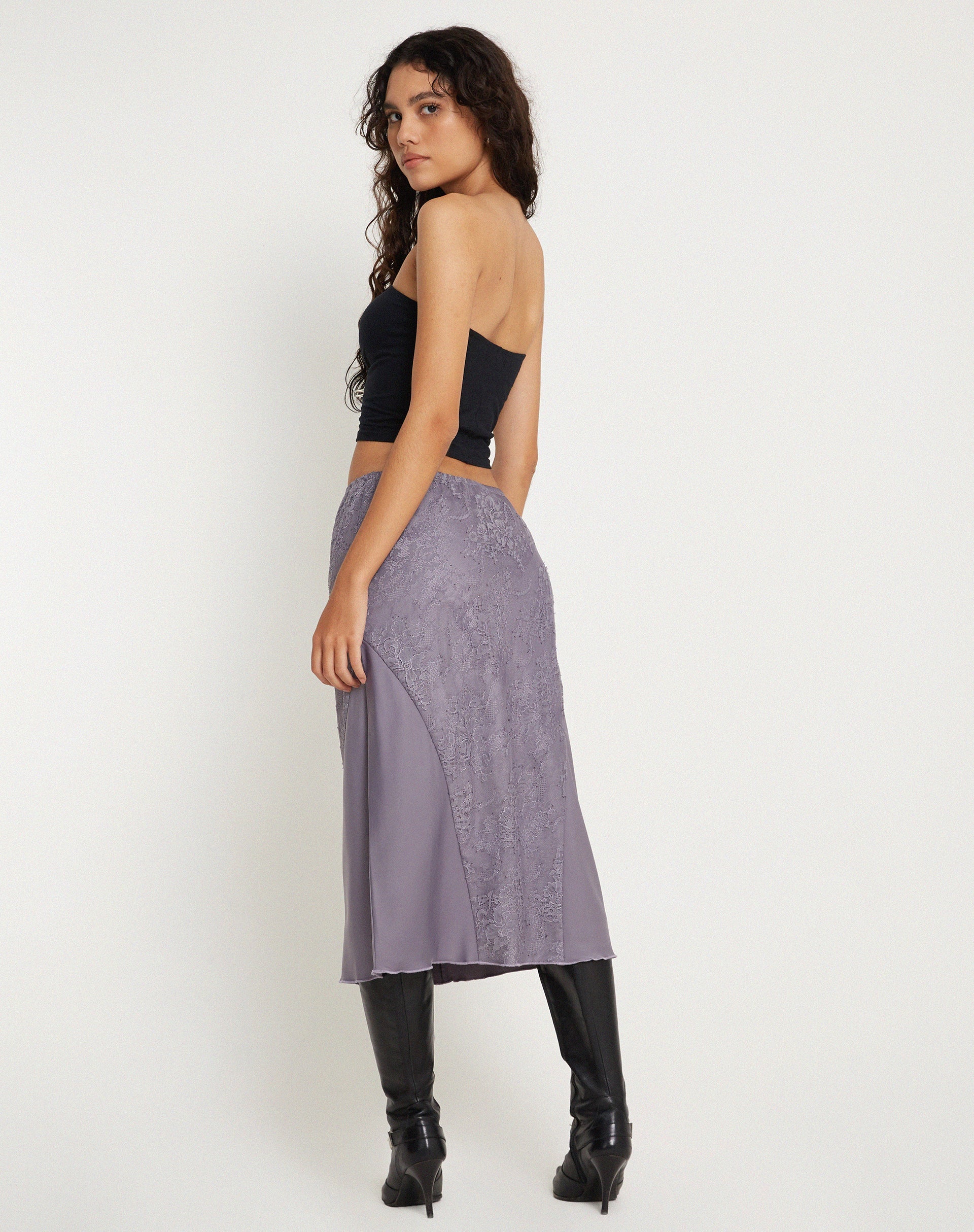 IMAGE de la jupe midi Goyara en satin Grey Ridge