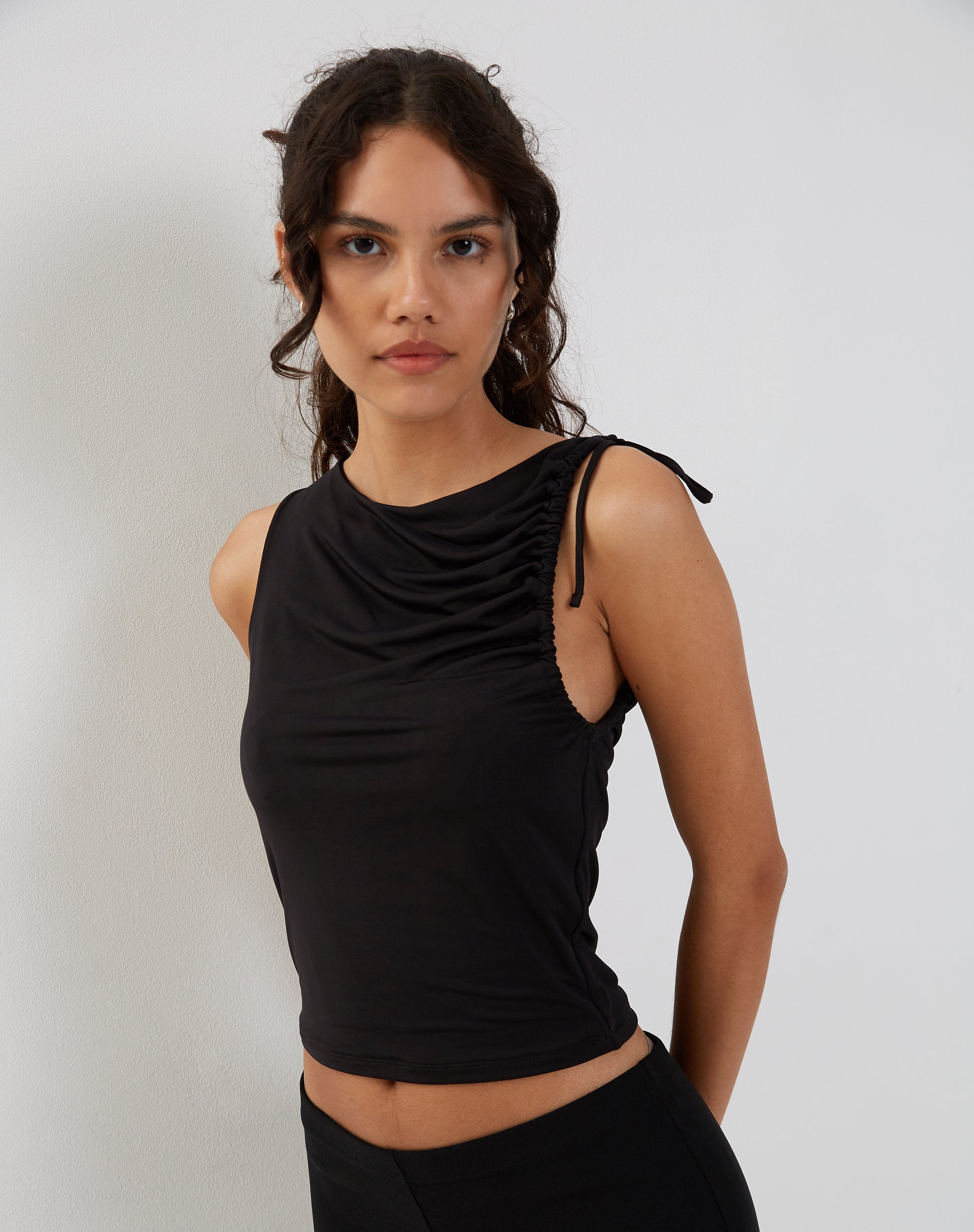 Image de Hagne Vest Top in Black