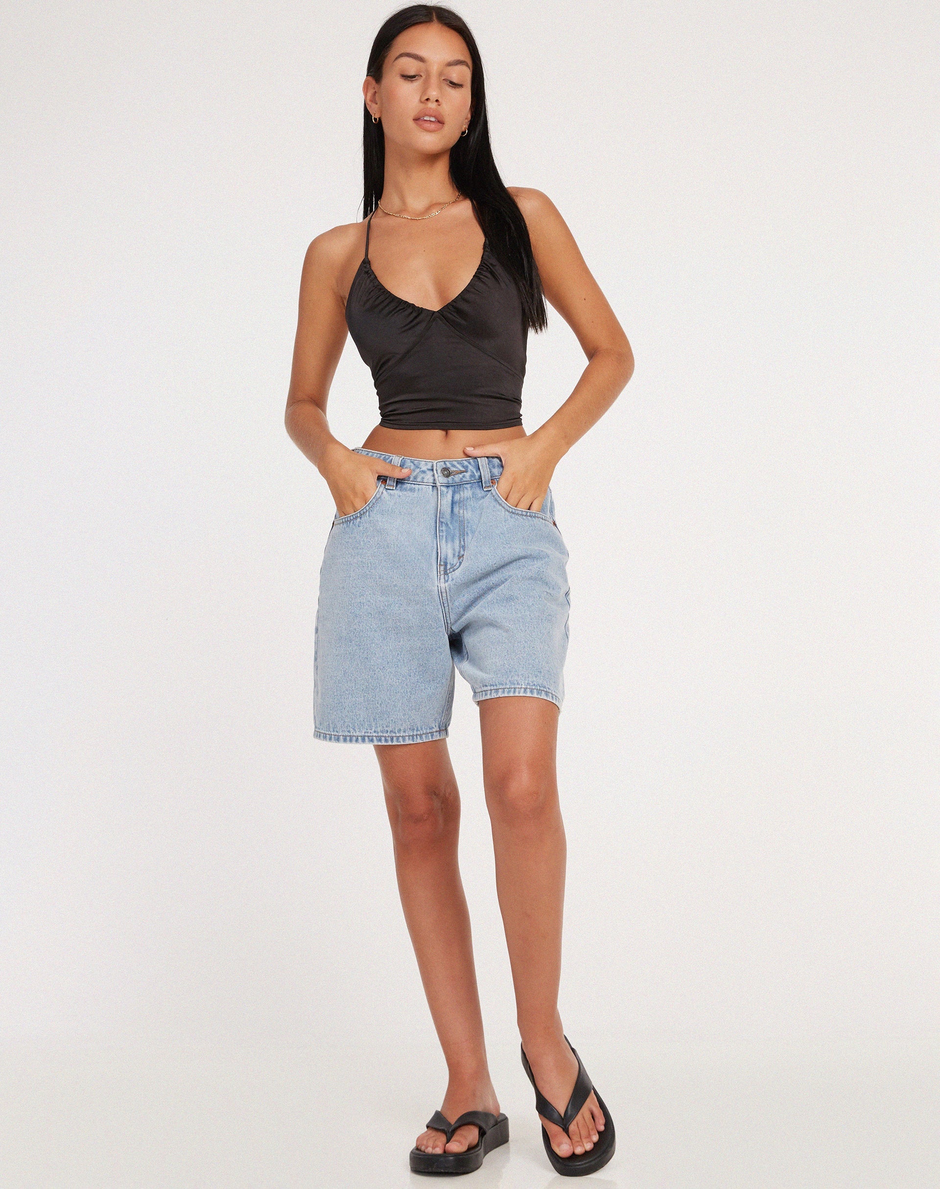 image de Haltri Crop Top in Satin Black