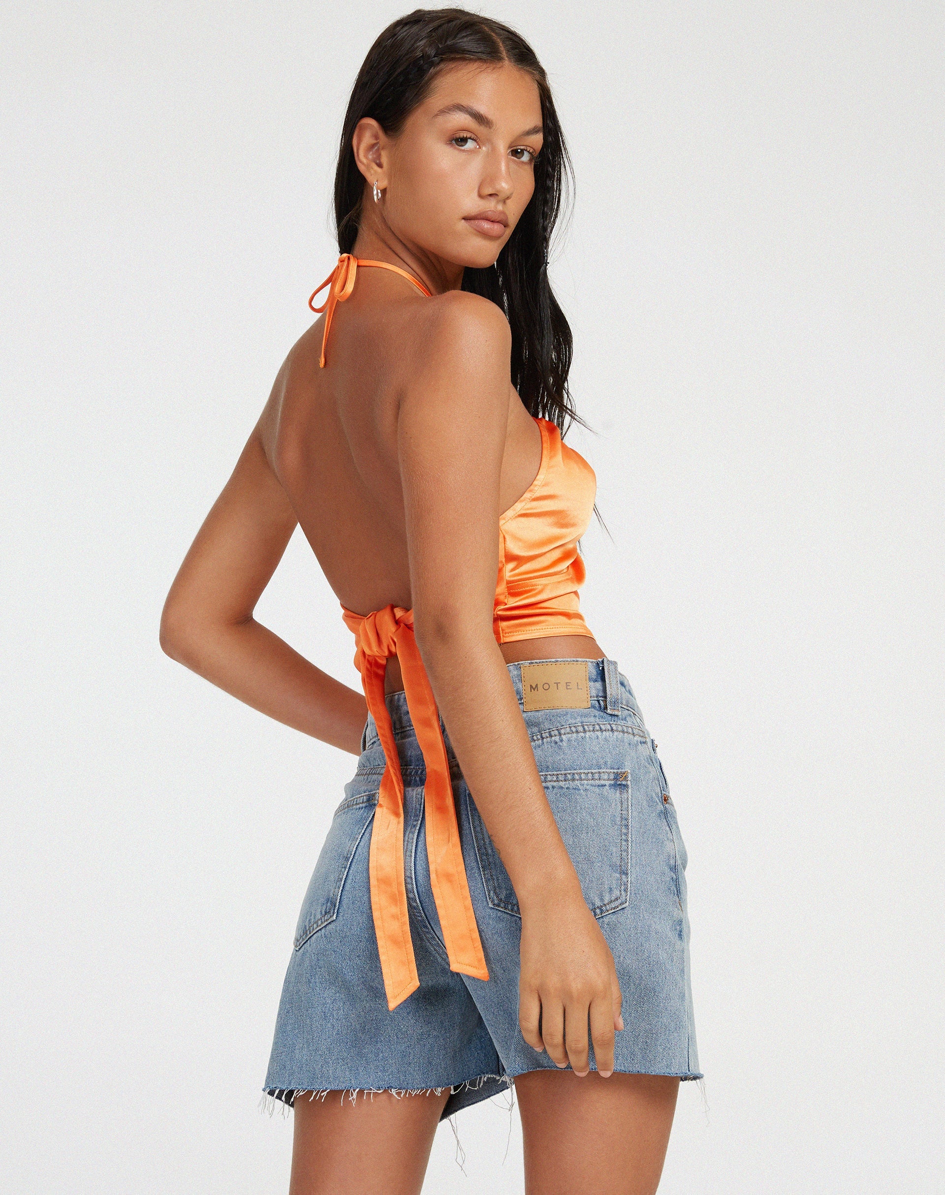 image de Haltri Crop Top in Satin Orange