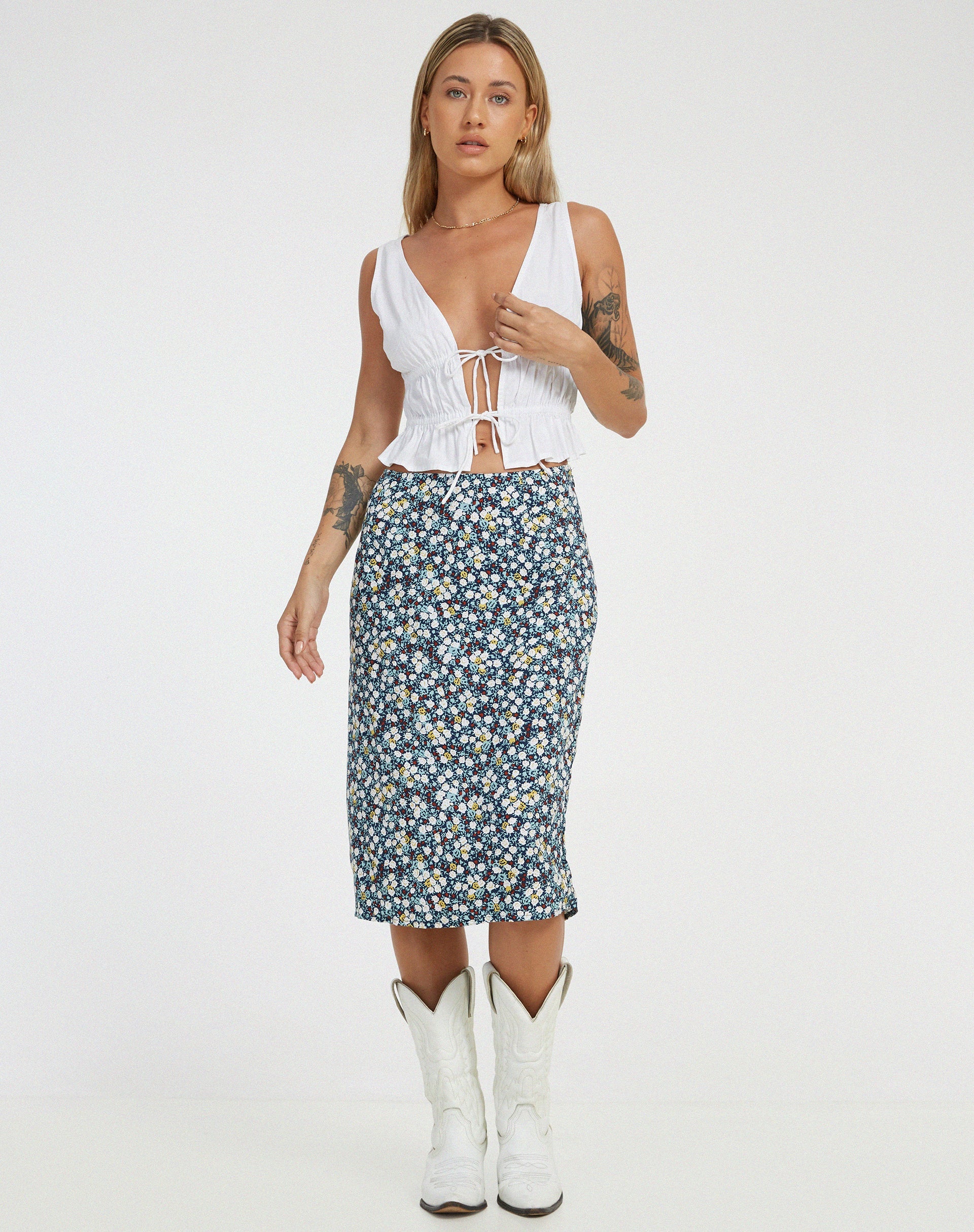 image de Harriet Midi Skirt in Floral Field Navy