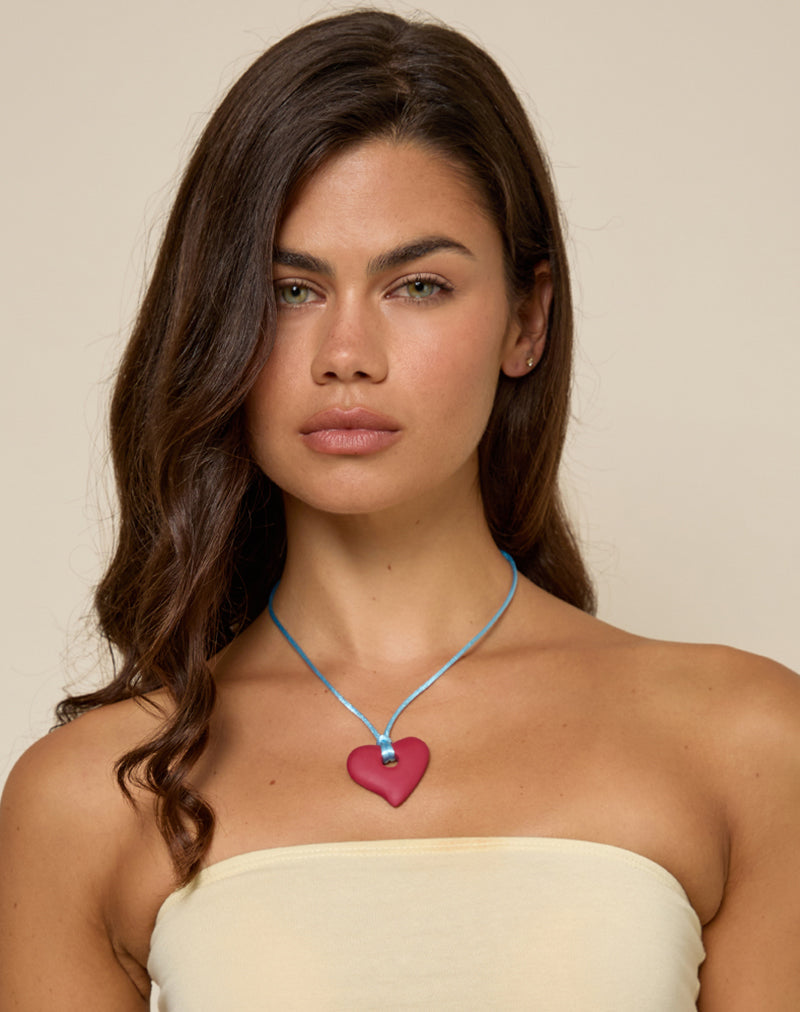 Image de Collier coeur en résine rouge
