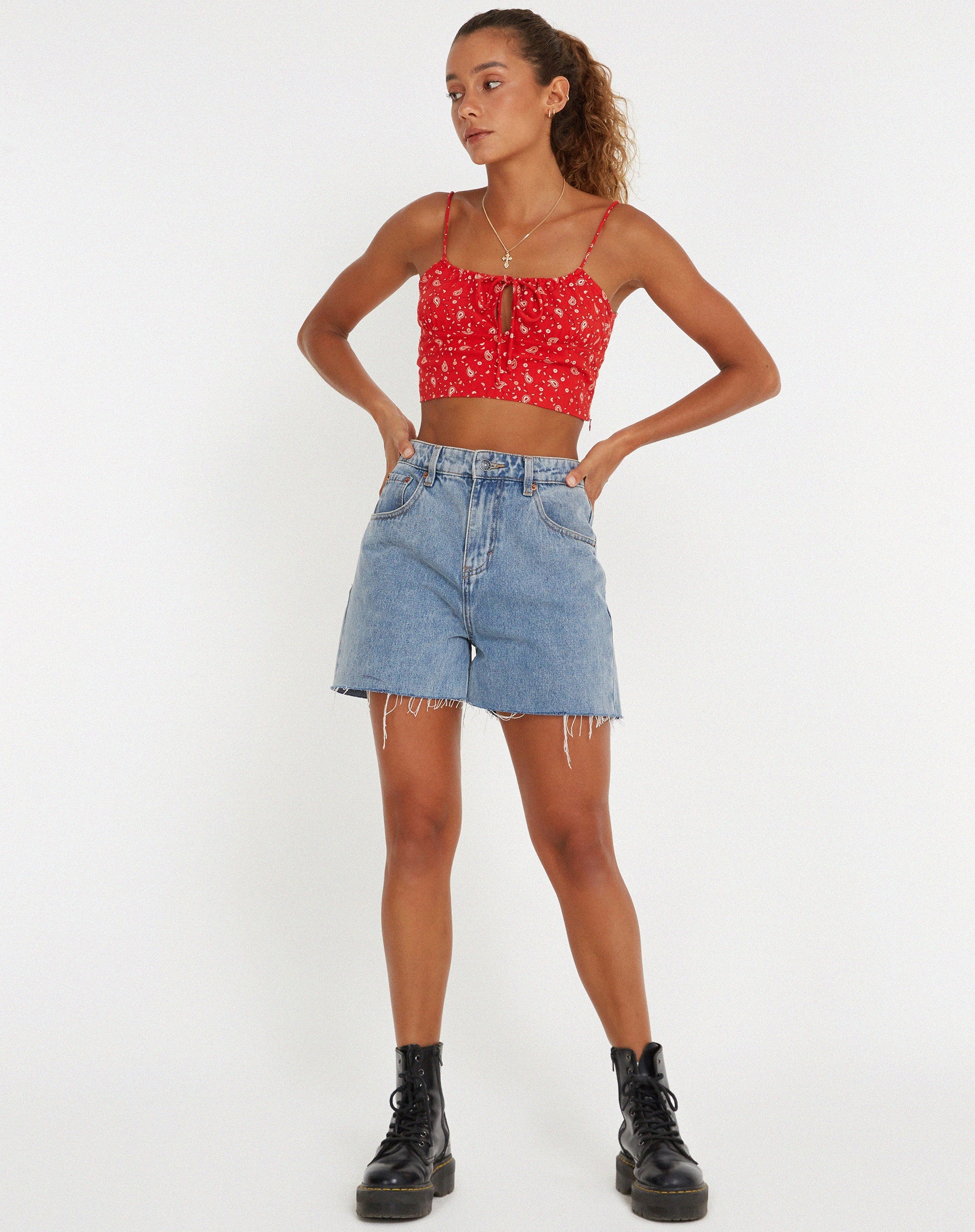 image de Hema Crop Top in Paisley Fun Red