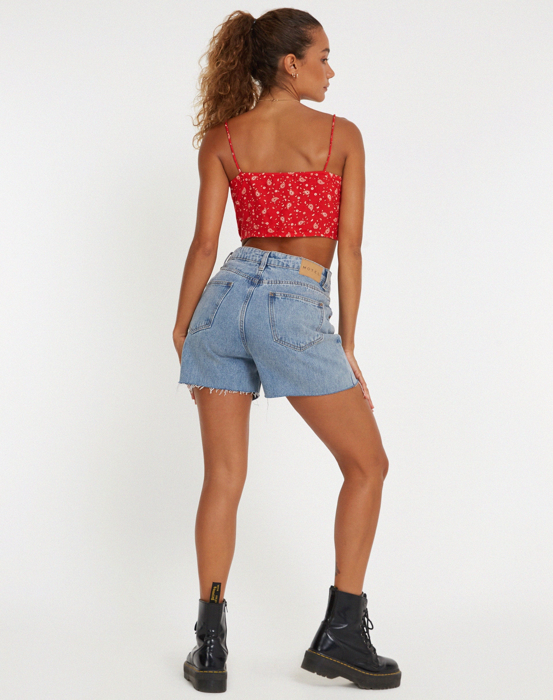 image de Hema Crop Top in Paisley Fun Red