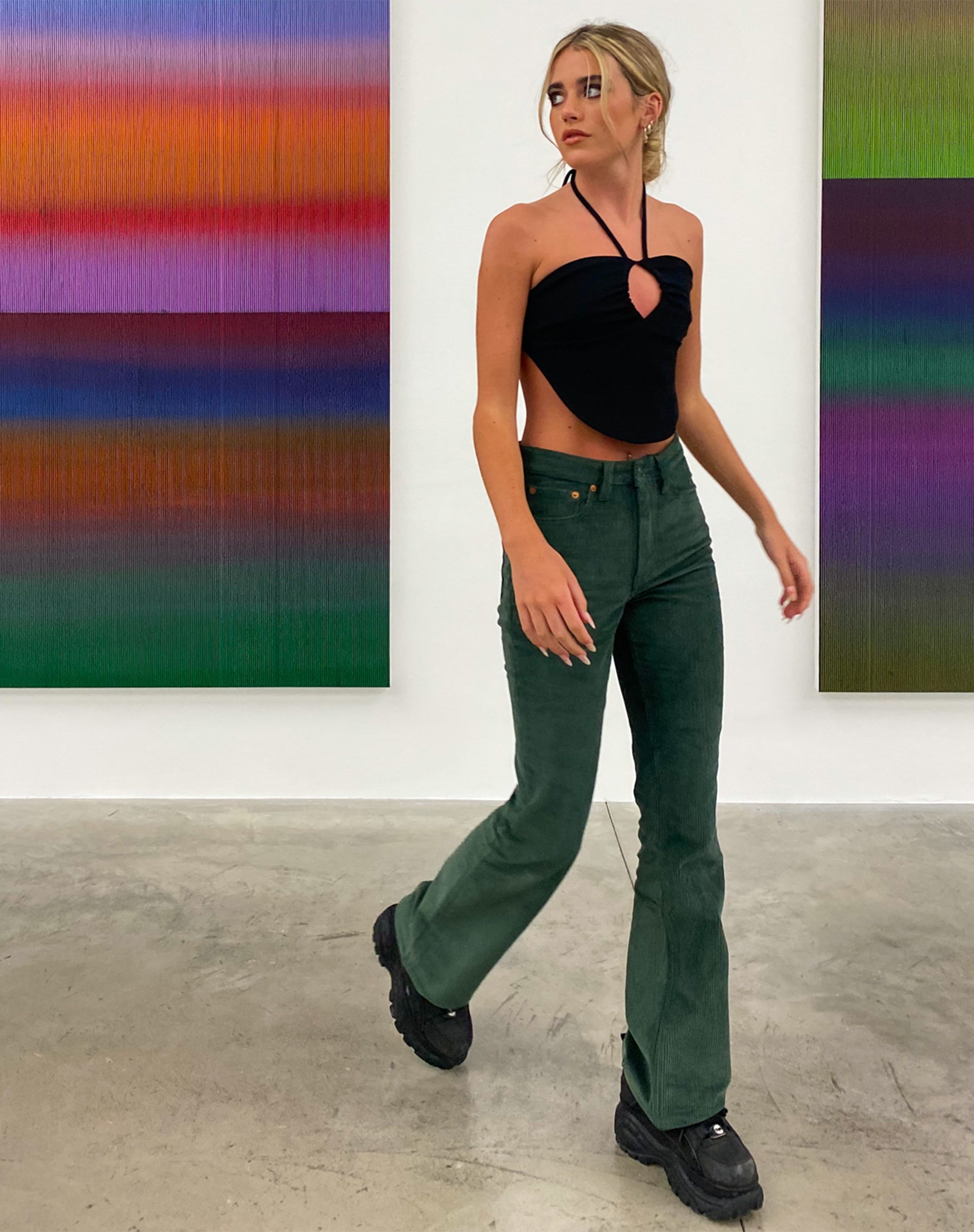 Image de MOTEL X OLIVIA NEILL Jeans Bootleg en Cord Green