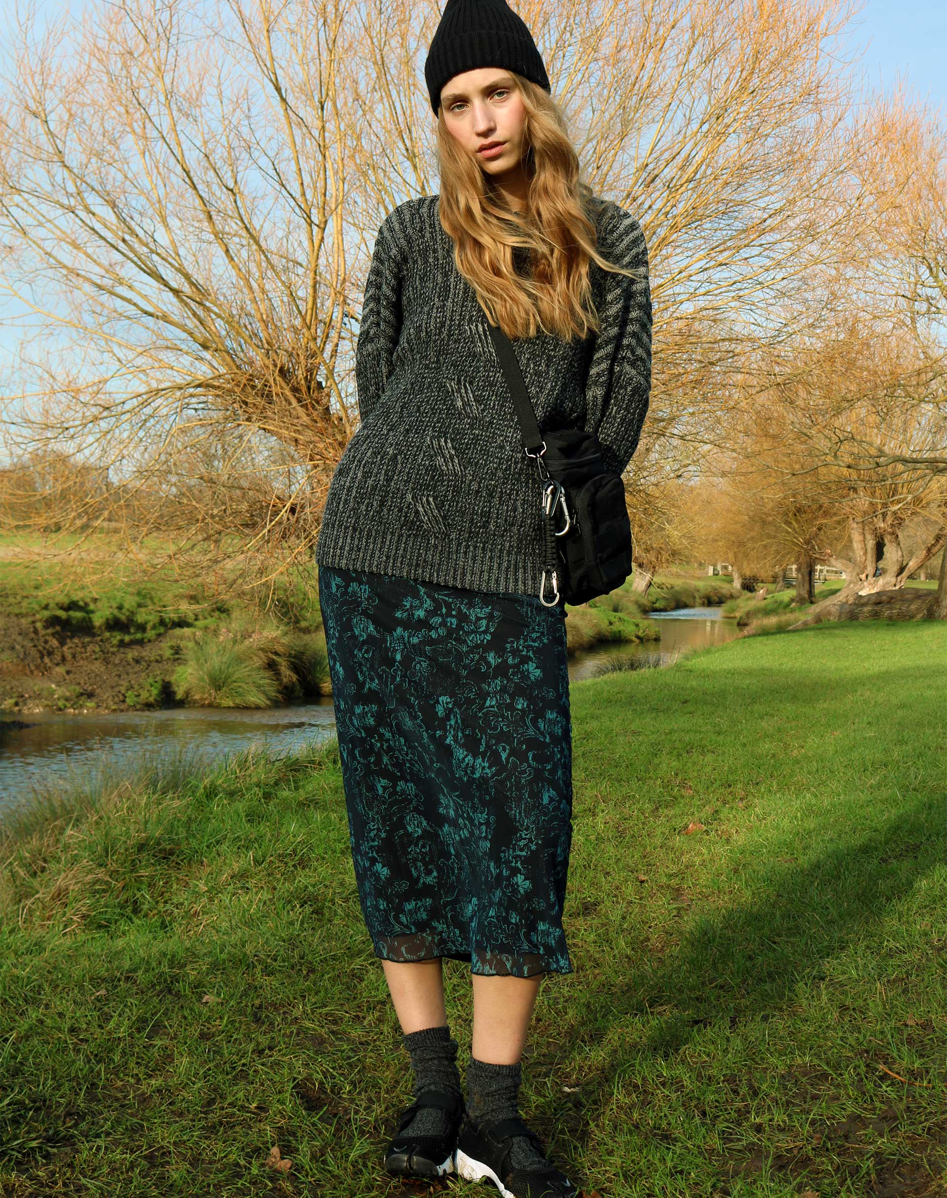 Image de Rindu Midi Skirt in Batik Botanical Black Green