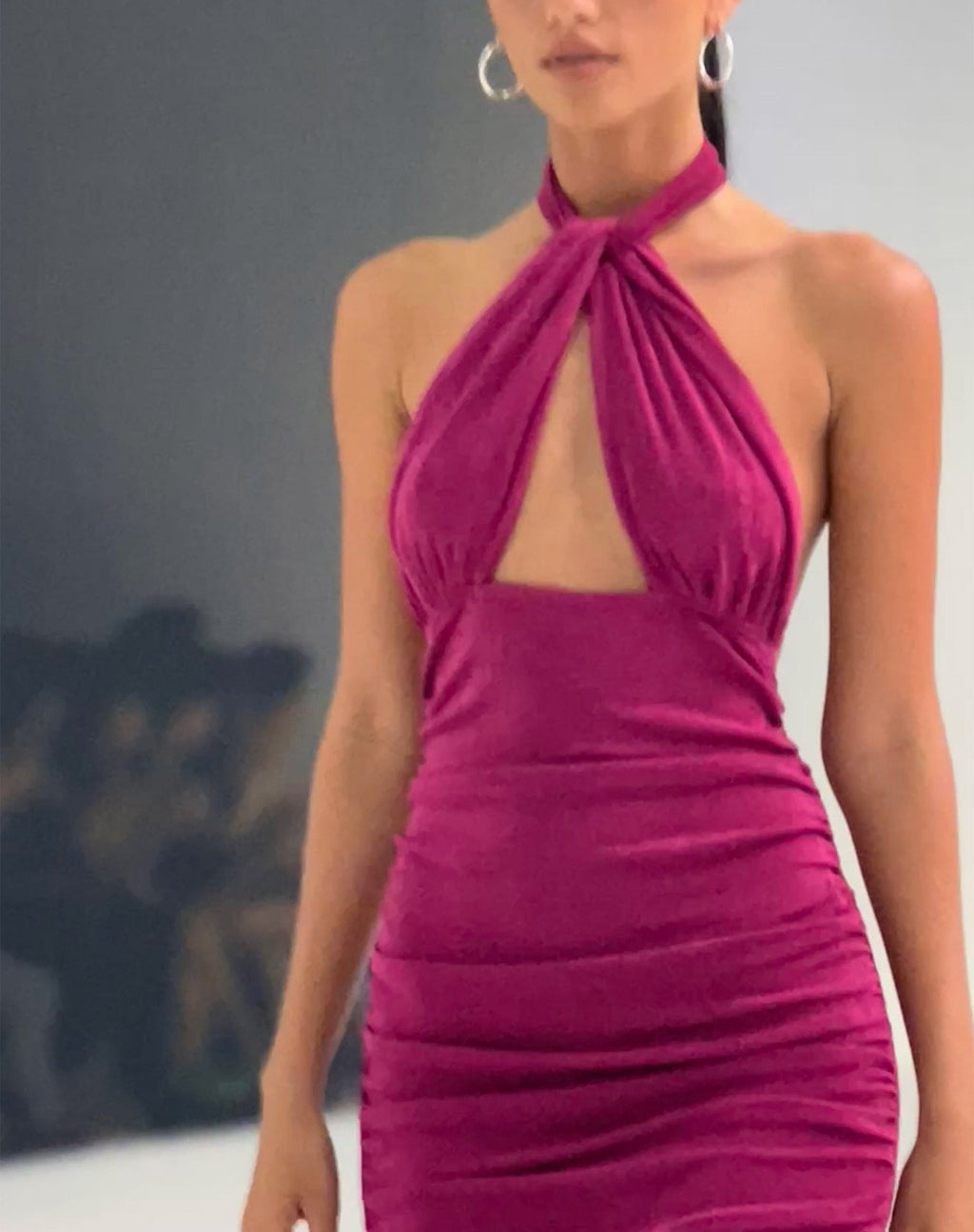 Marbella - Mini robe dos nu en magenta violet