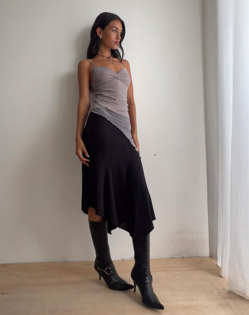Jupe midi à taille basse Cinta, noir