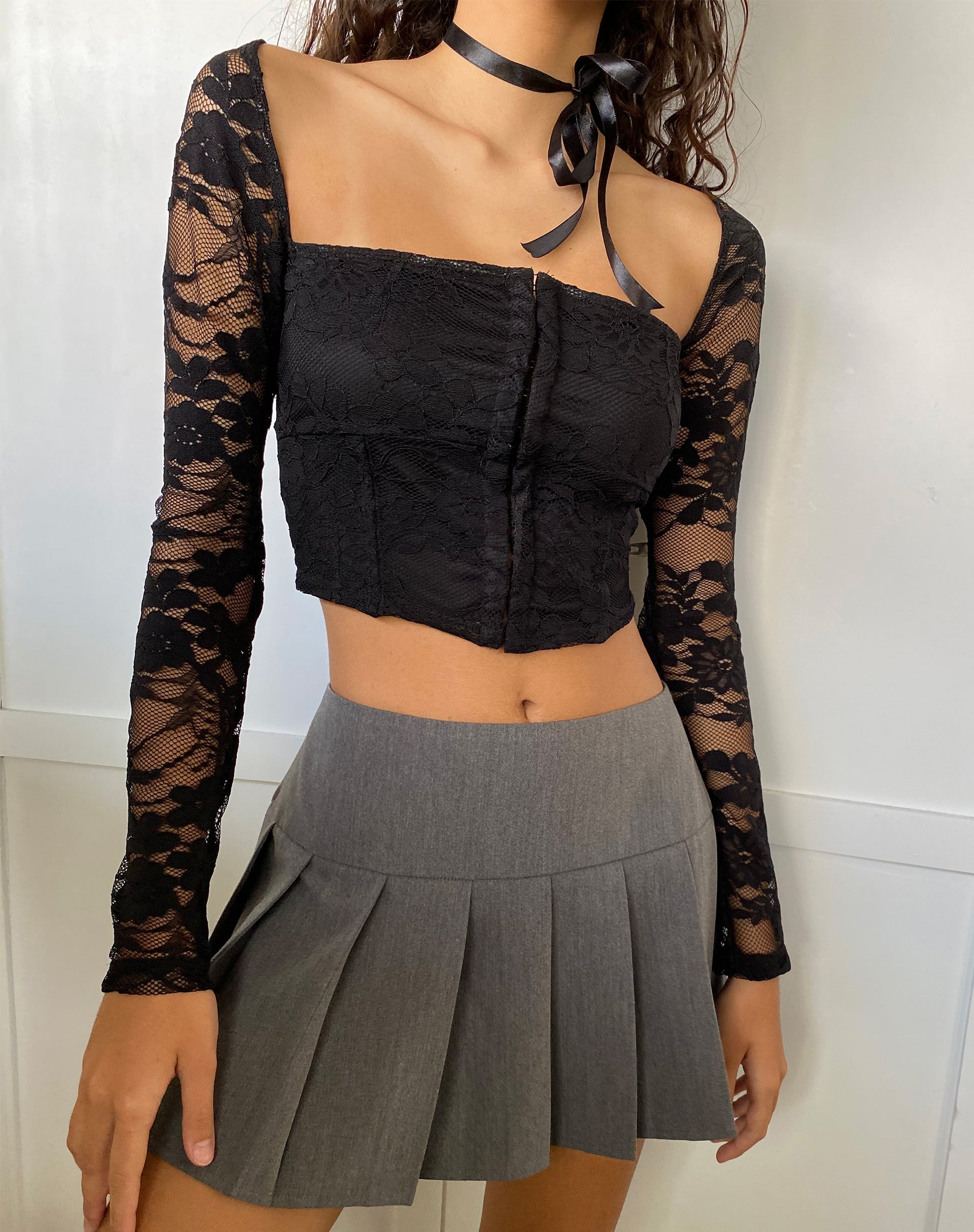 image de Khalifa Long Sleeve Top in Lace Black