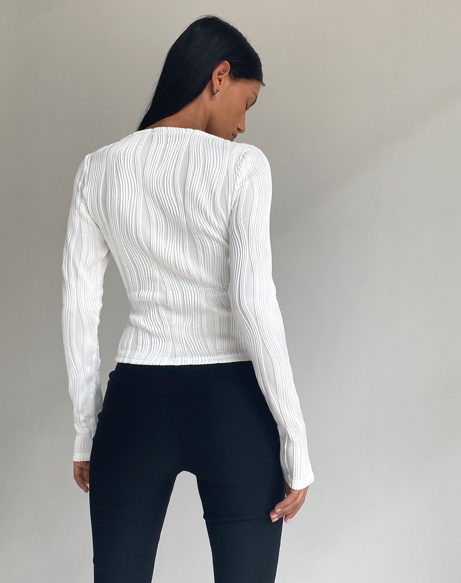Image de Amabon Long Sleeve Crop Top in Crinkle White