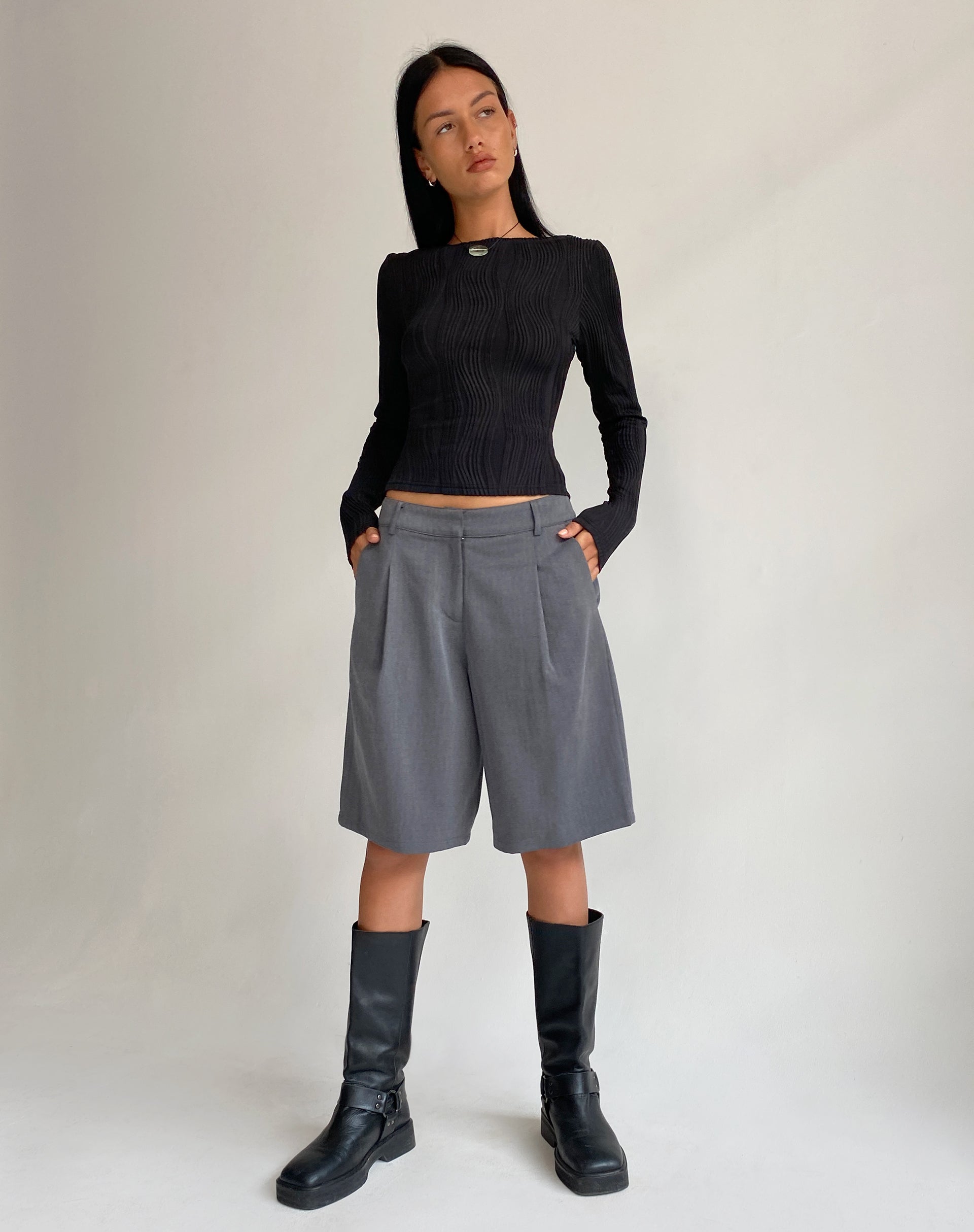 Image de Amabon Long Sleeve Crop Top in Crinkle Black