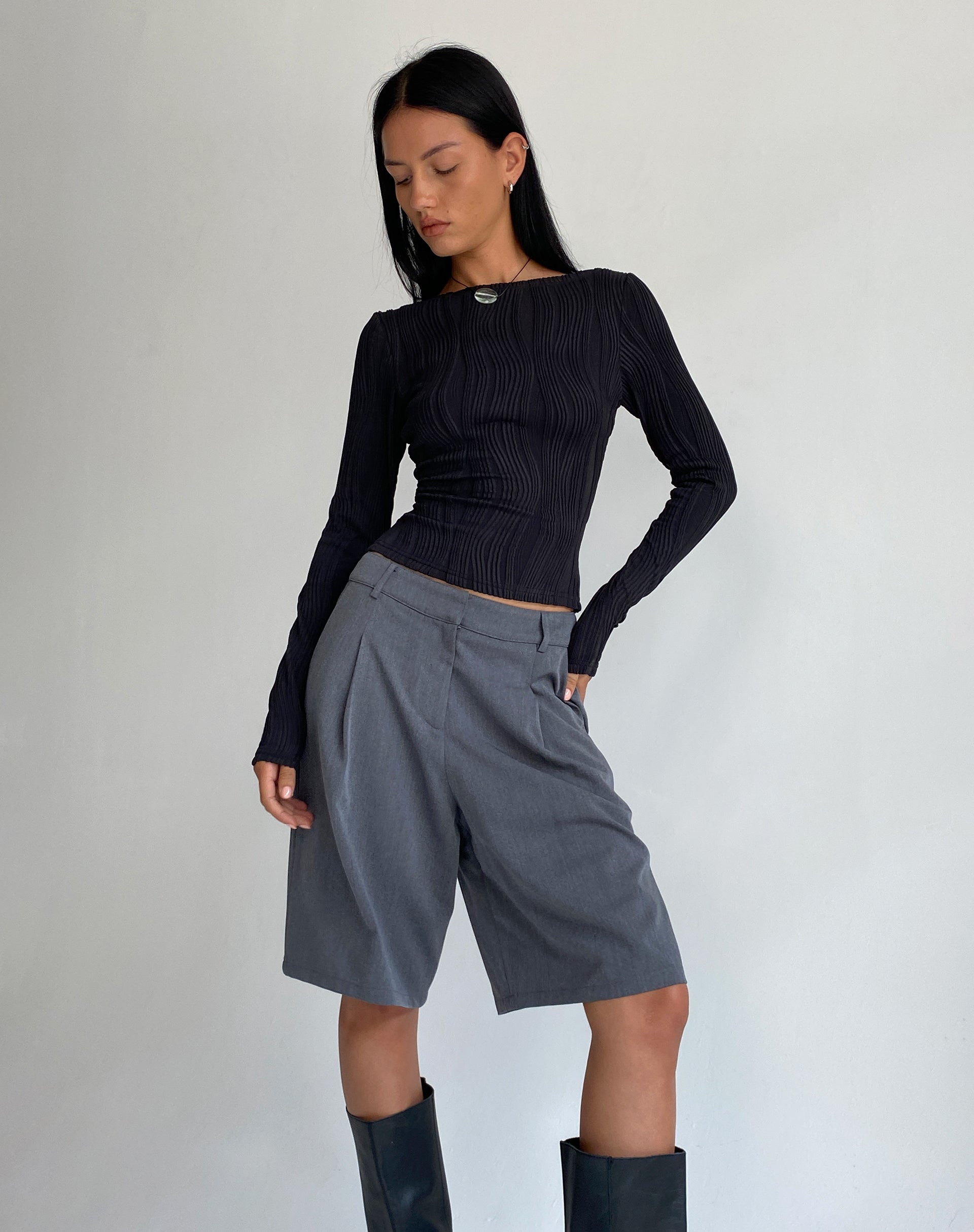 Image de Amabon Long Sleeve Crop Top in Crinkle Black