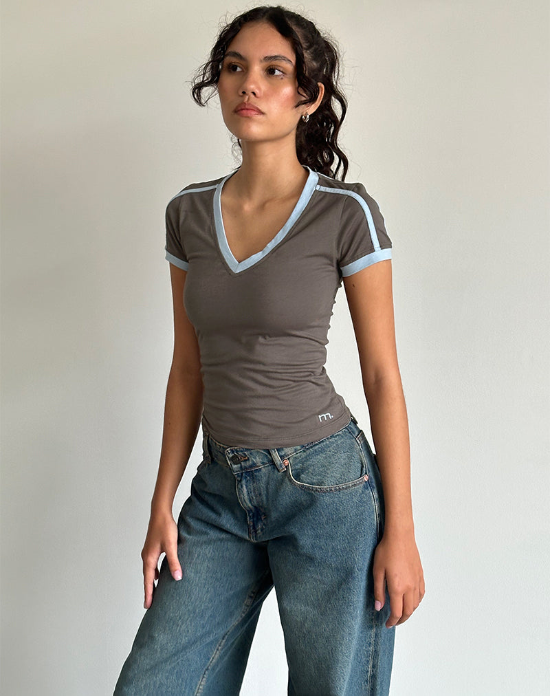 Tee-shirt Izolde Baby en Cloudburst avec reliure Nantucket Blue et broderie M