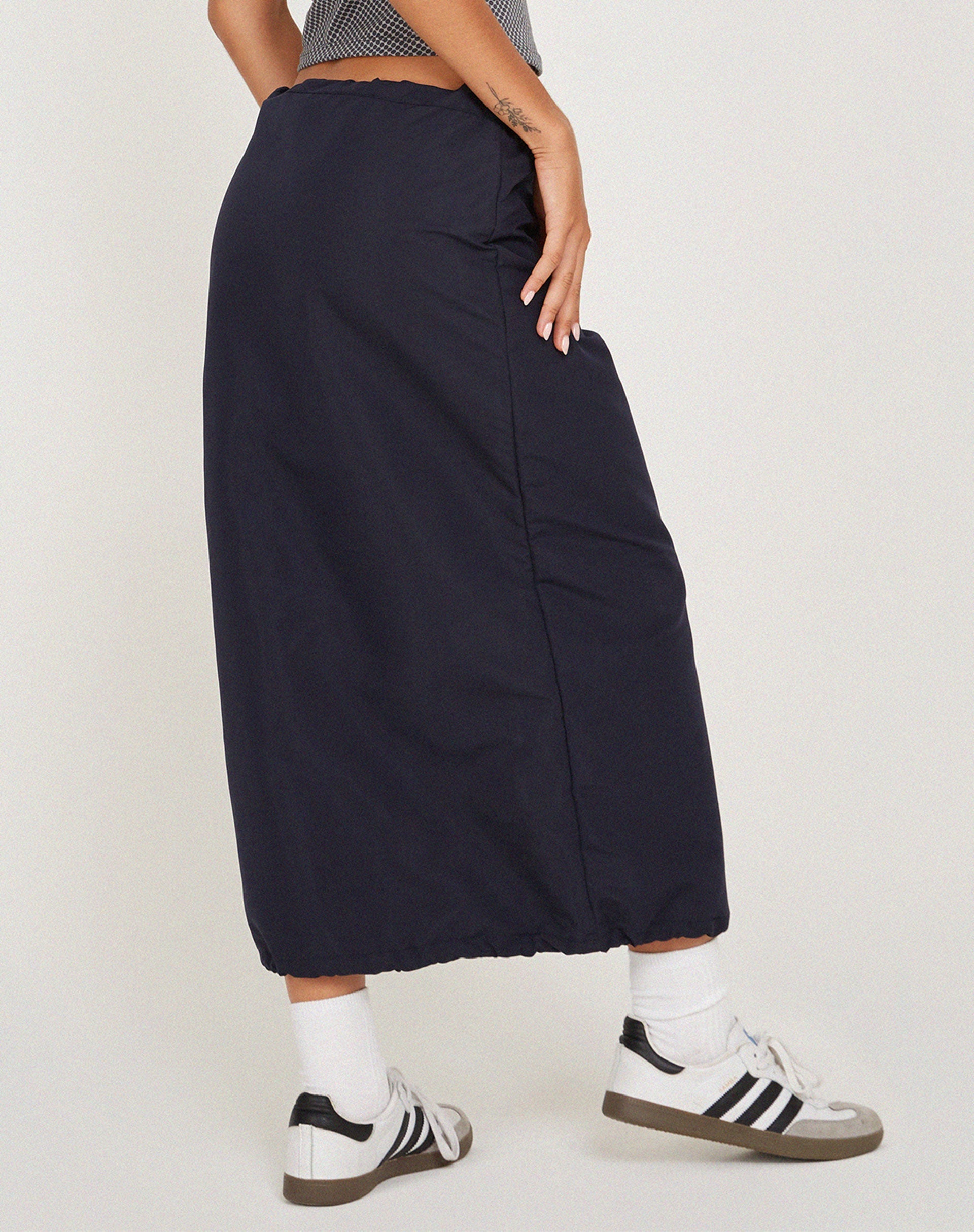 image de Kasao Midi Cargo Skirt in Navy