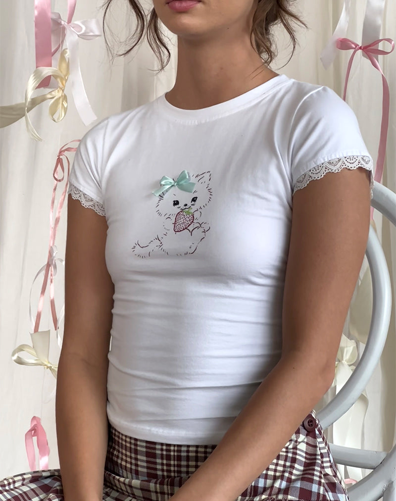 Tee-shirt Izzy en blanc avec imprimé chat aux fraises