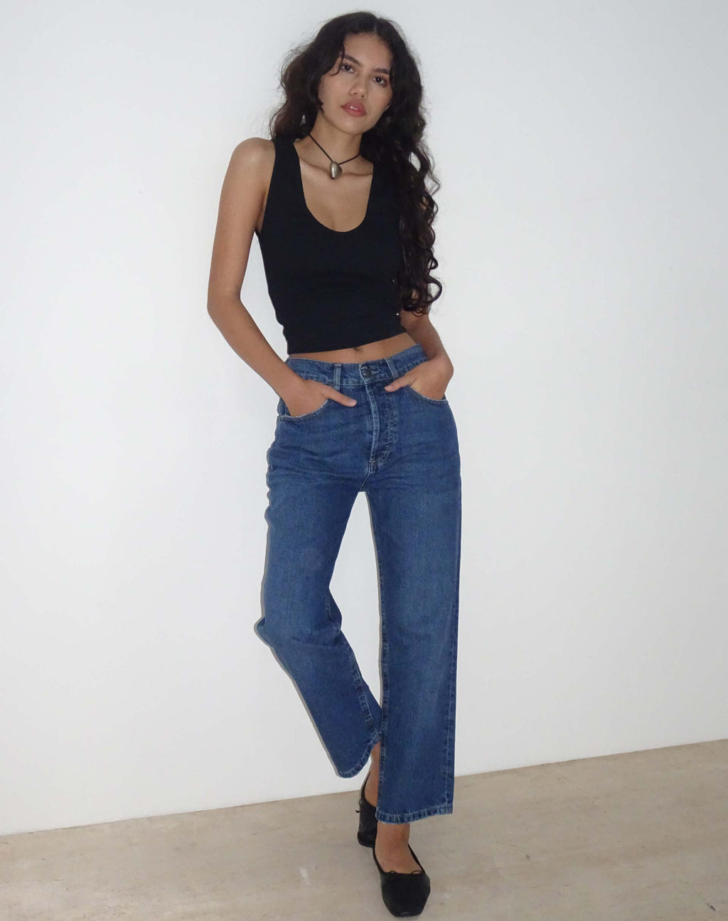 Jean à jambe droite mi-haute en bleu moyen Used Denim