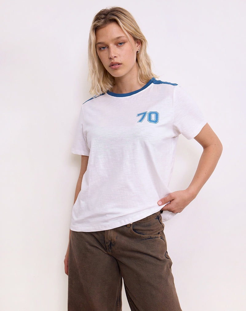 Top Jihan en blanc cassé avec bordure bleue méditerranéenne