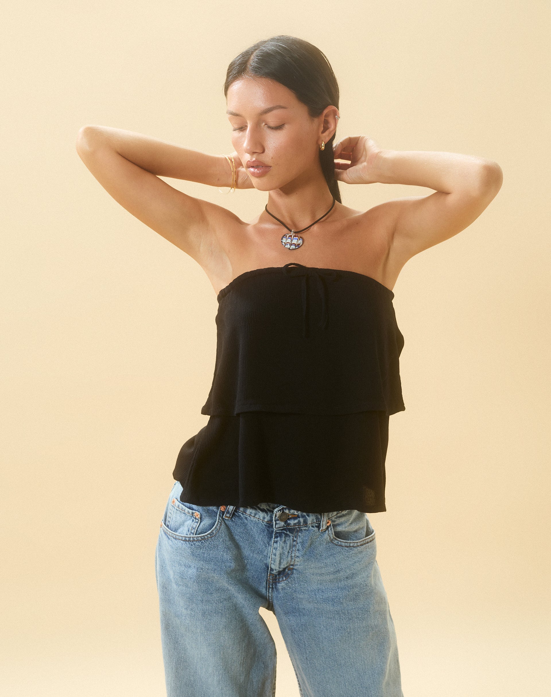 Image de Jimin Top bandeau superposé en noir froissé