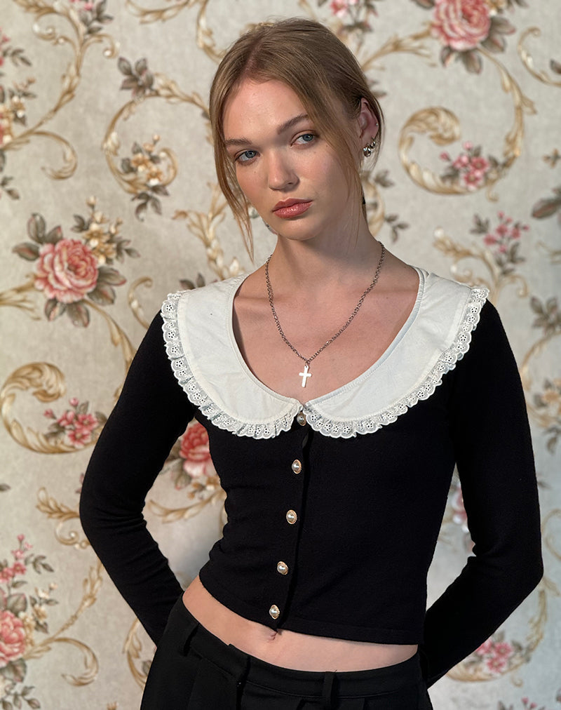 Image de Jodine Cardigan en tricot noir à volants blancs