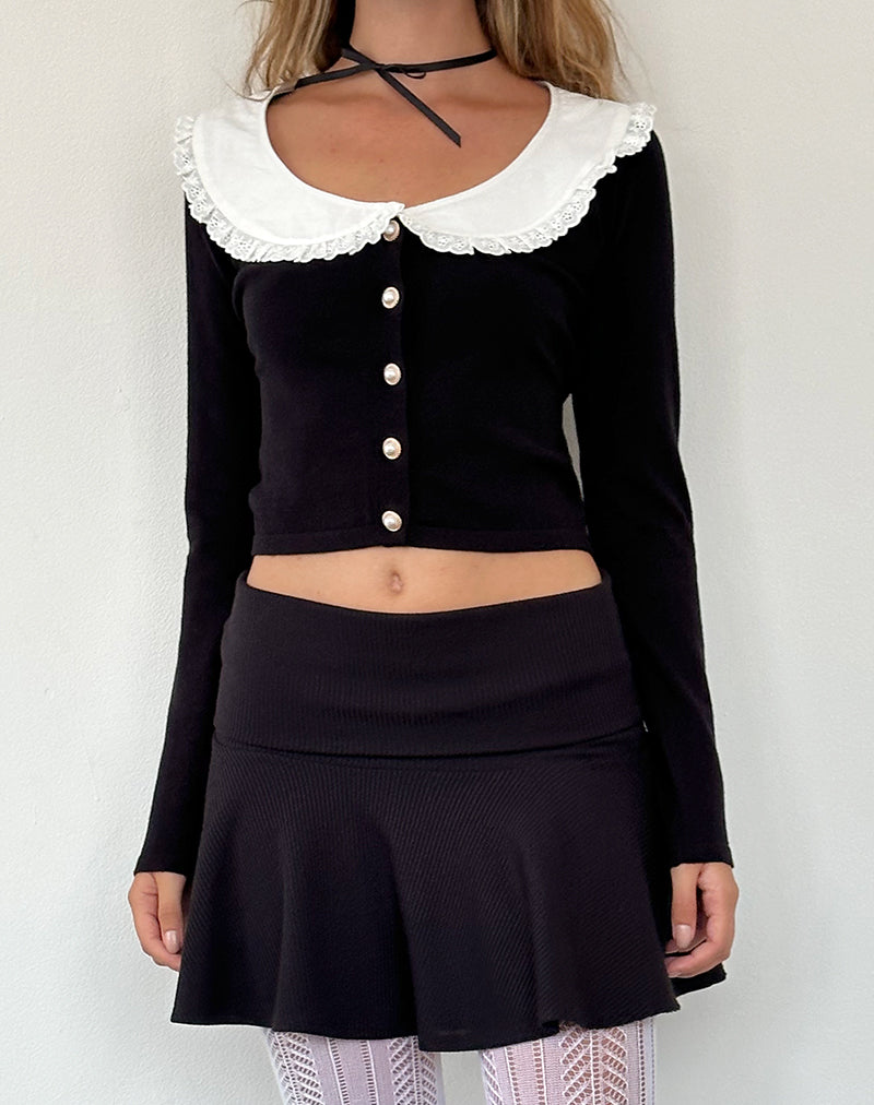 Image de Jodine Cardigan en tricot noir à volants blancs