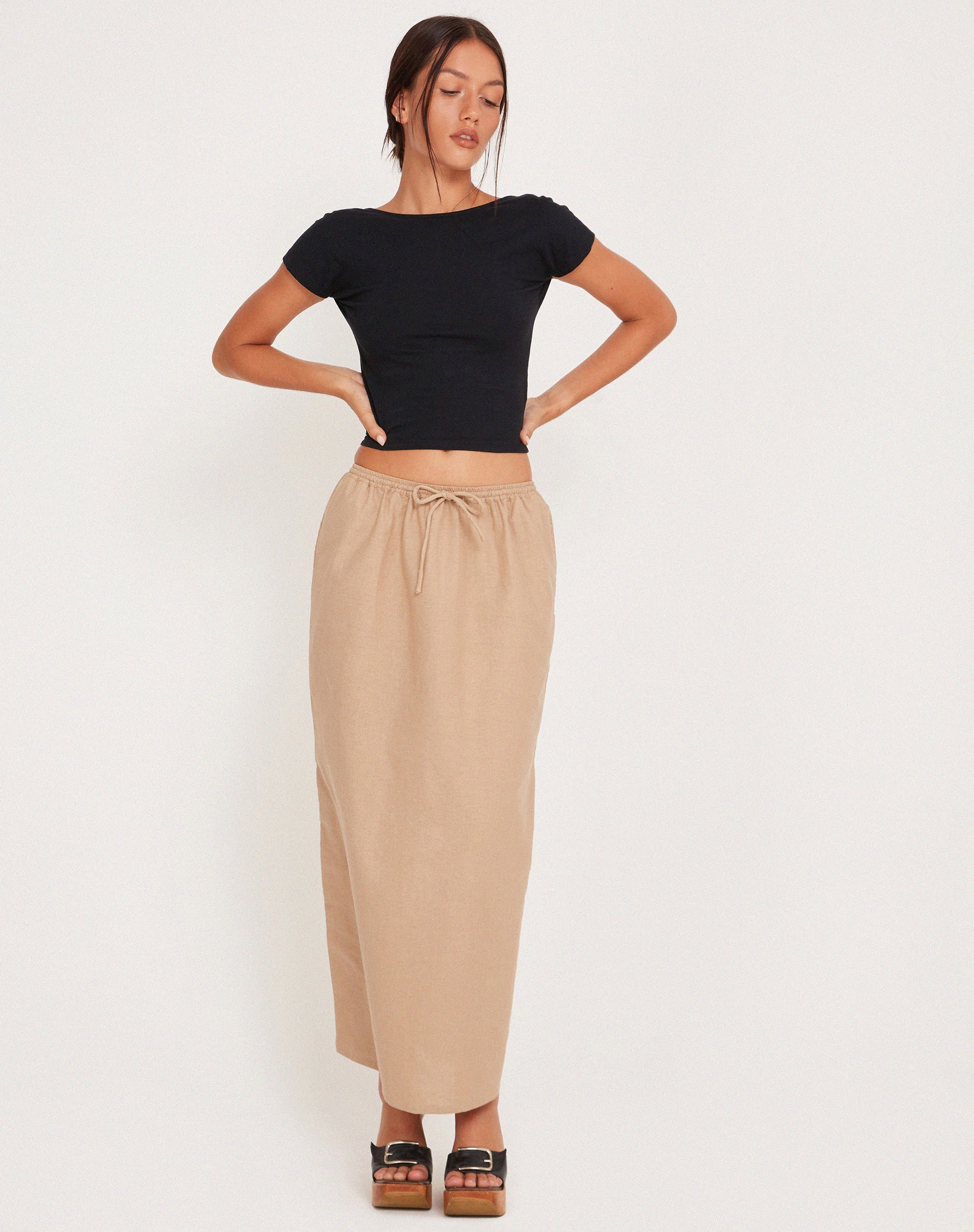 Image de MOTEL X JACQUIE Joelene Jupe longue à taille nouée en taupe clair
