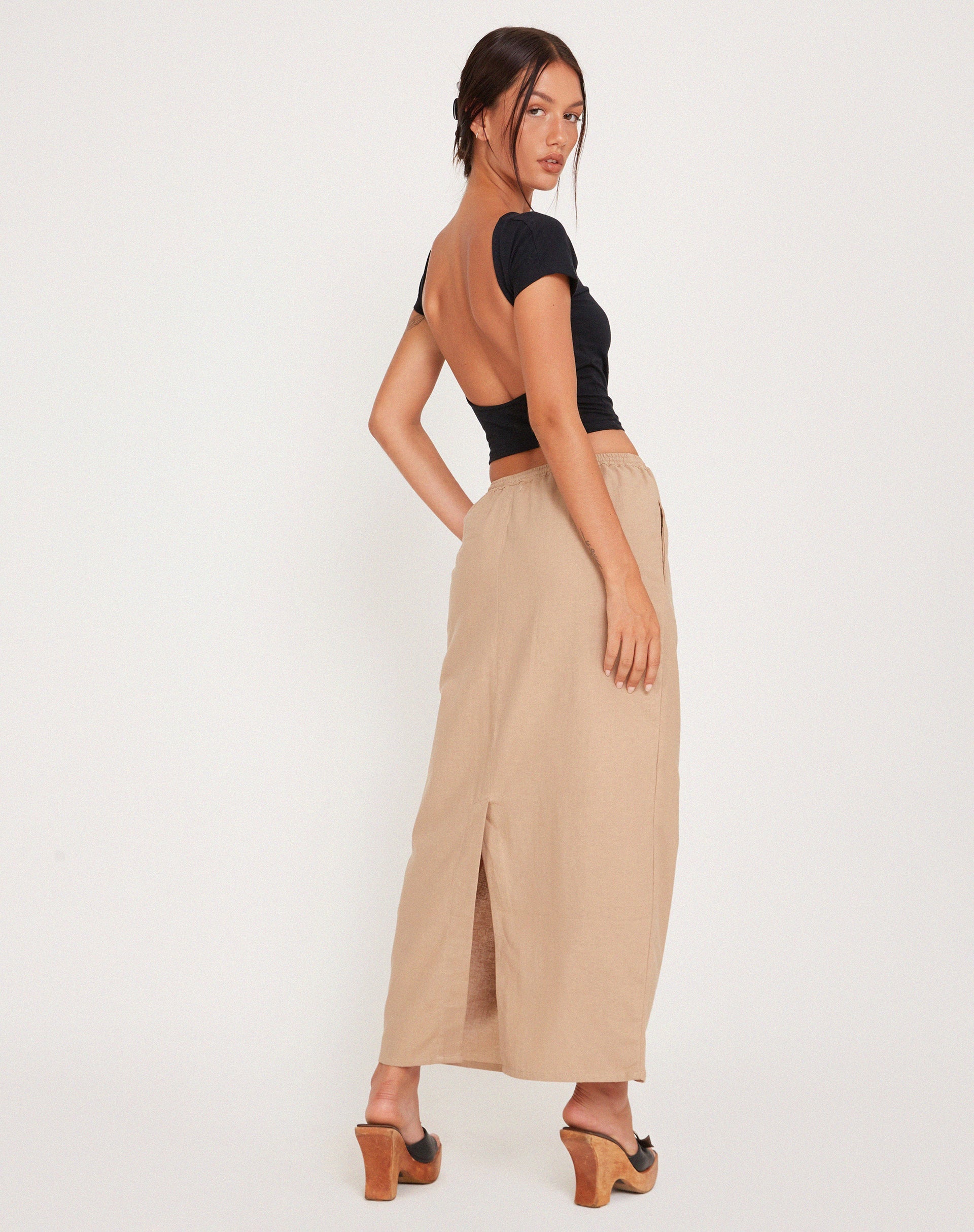 Image de MOTEL X JACQUIE Joelene Jupe longue à taille nouée en taupe clair