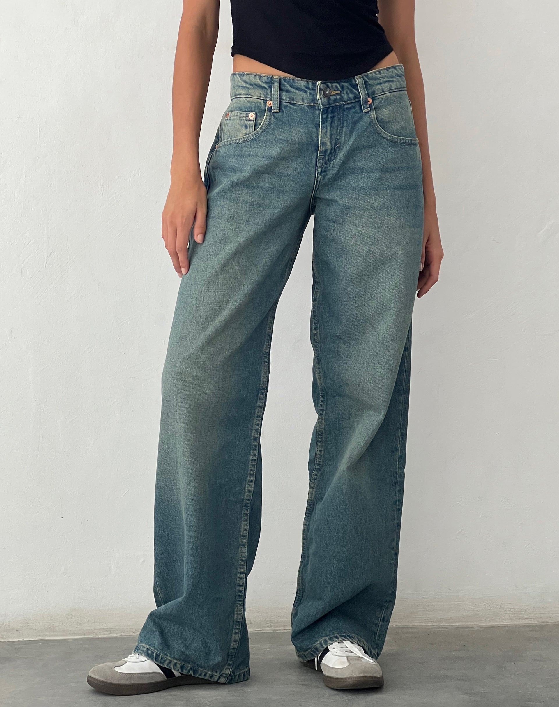Image de Jeans parallèles à taille basse en bleu vintage vert