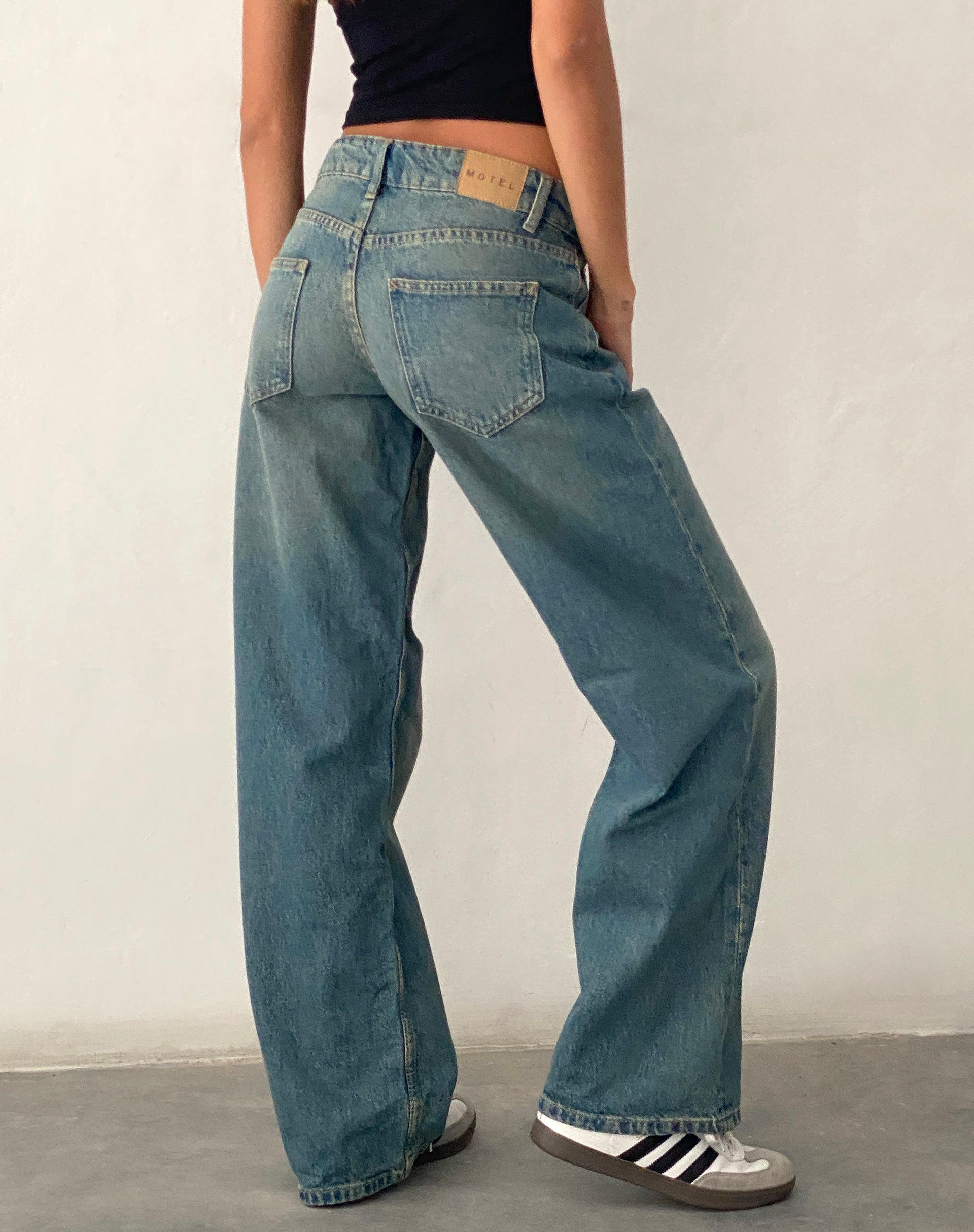 Image de Jeans parallèles à taille basse en bleu vintage vert