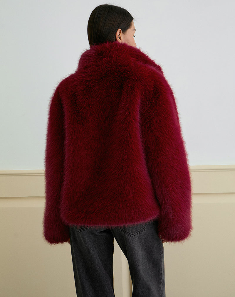 Image de la veste Joji en fausse fourrure Cherry