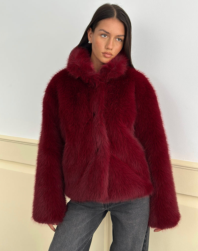 Image de la veste Joji en fausse fourrure Cherry
