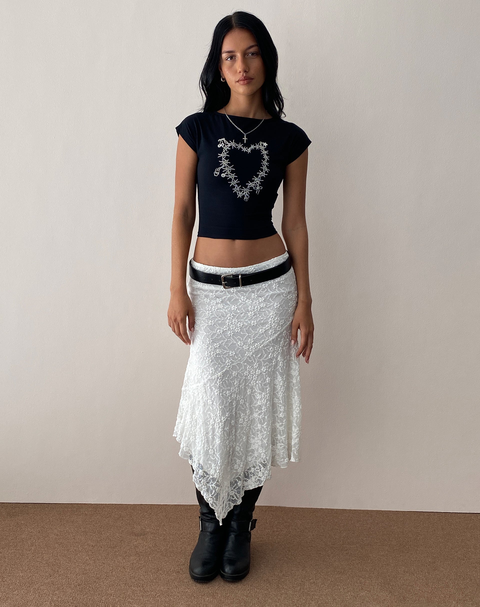 Image de Jonnet Tee en noir avec motif Cutie Thorns