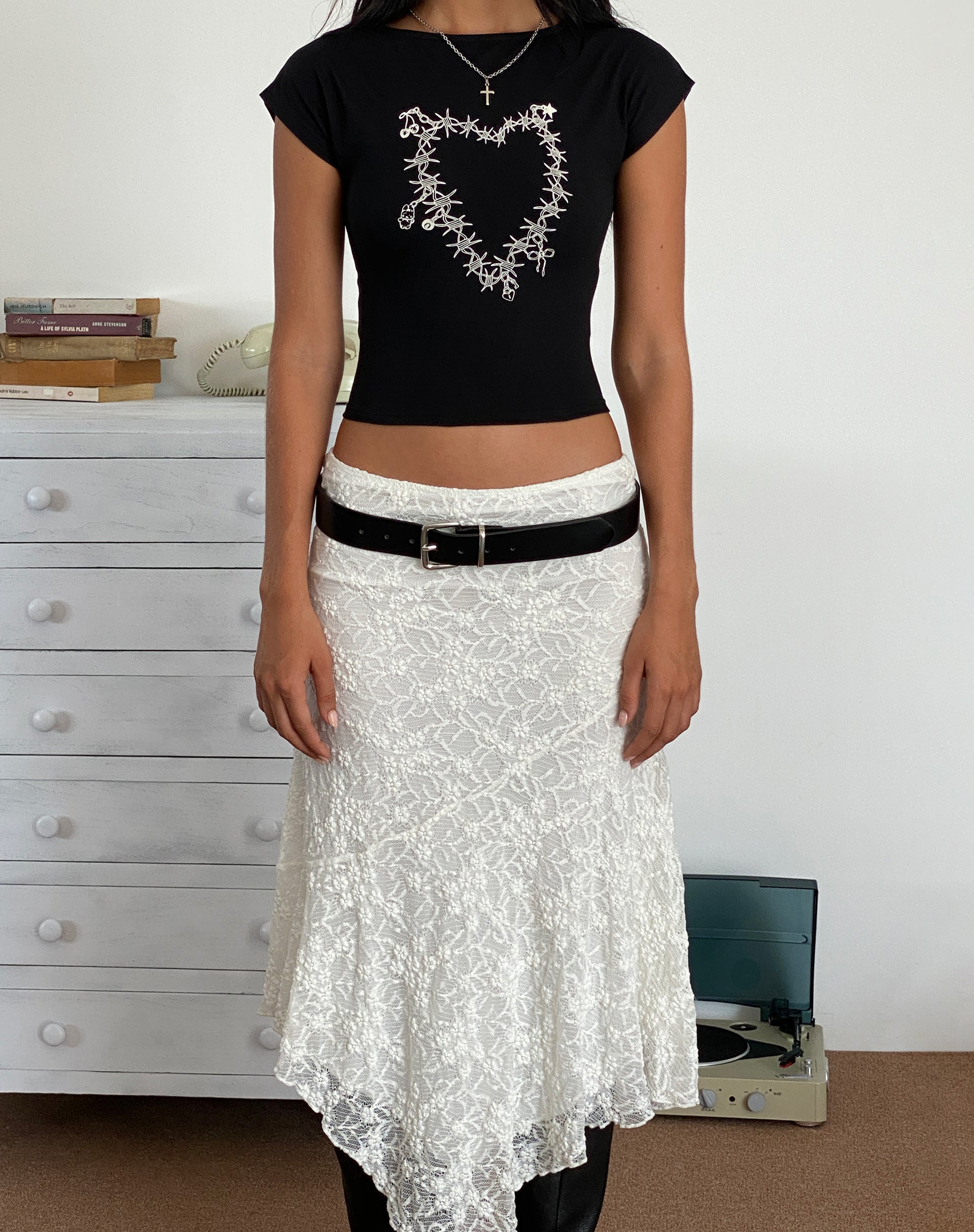 Image de Jonnet Tee en noir avec motif Cutie Thorns