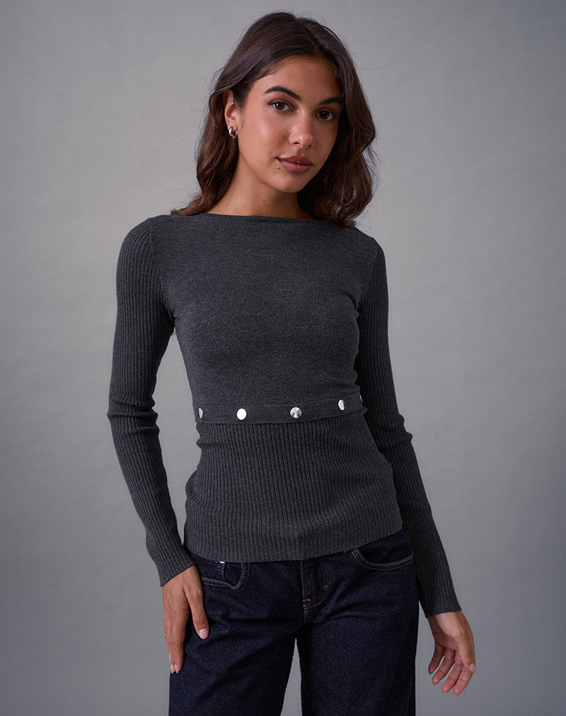 Josa Long Sleeve Knit Top in Dark Charcoal with Studs (Top à manches longues en tricot anthracite foncé avec clous)