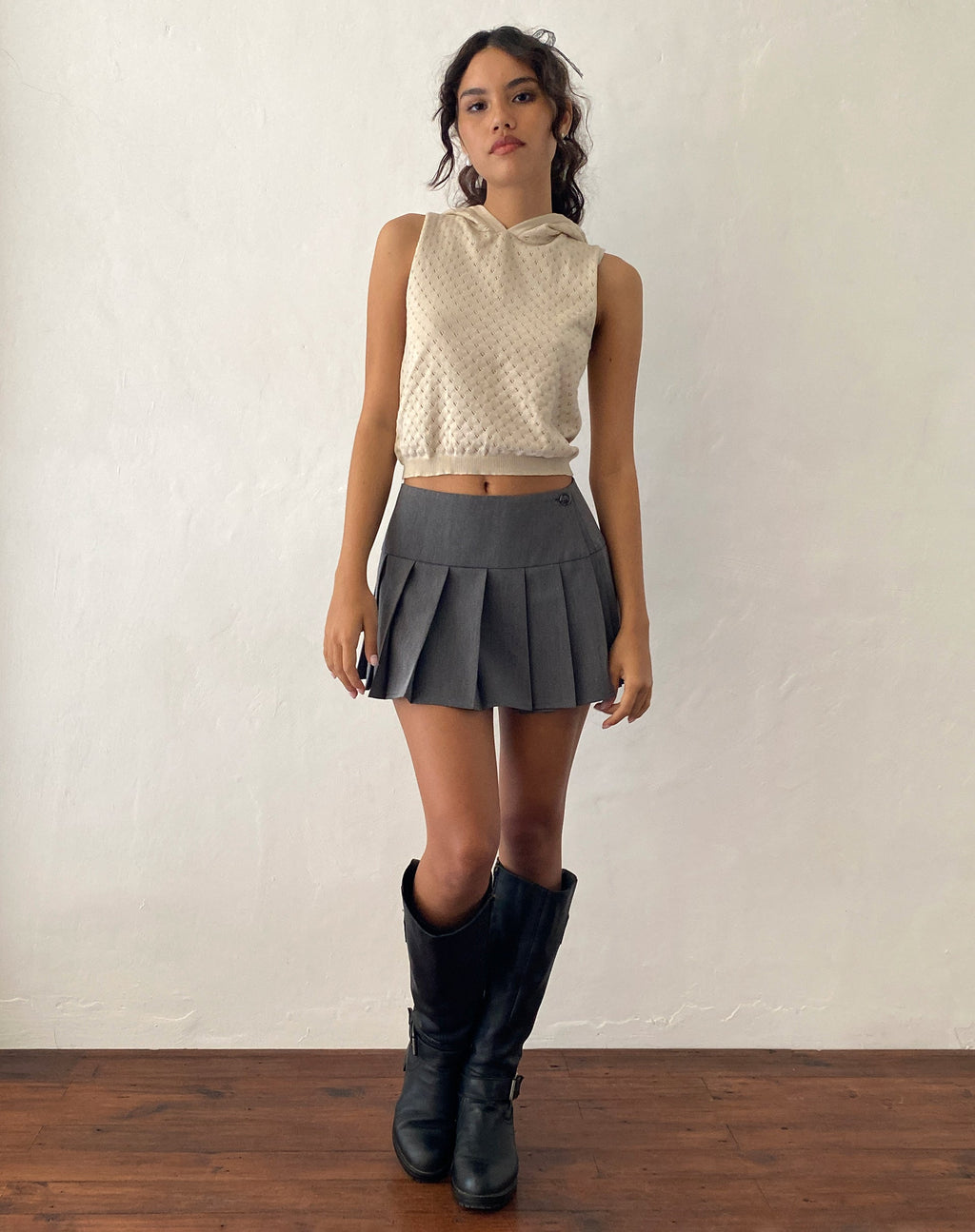 Kaede Hooded Vest Top in a Knitted Natural (gilet à capuche en maille naturelle)