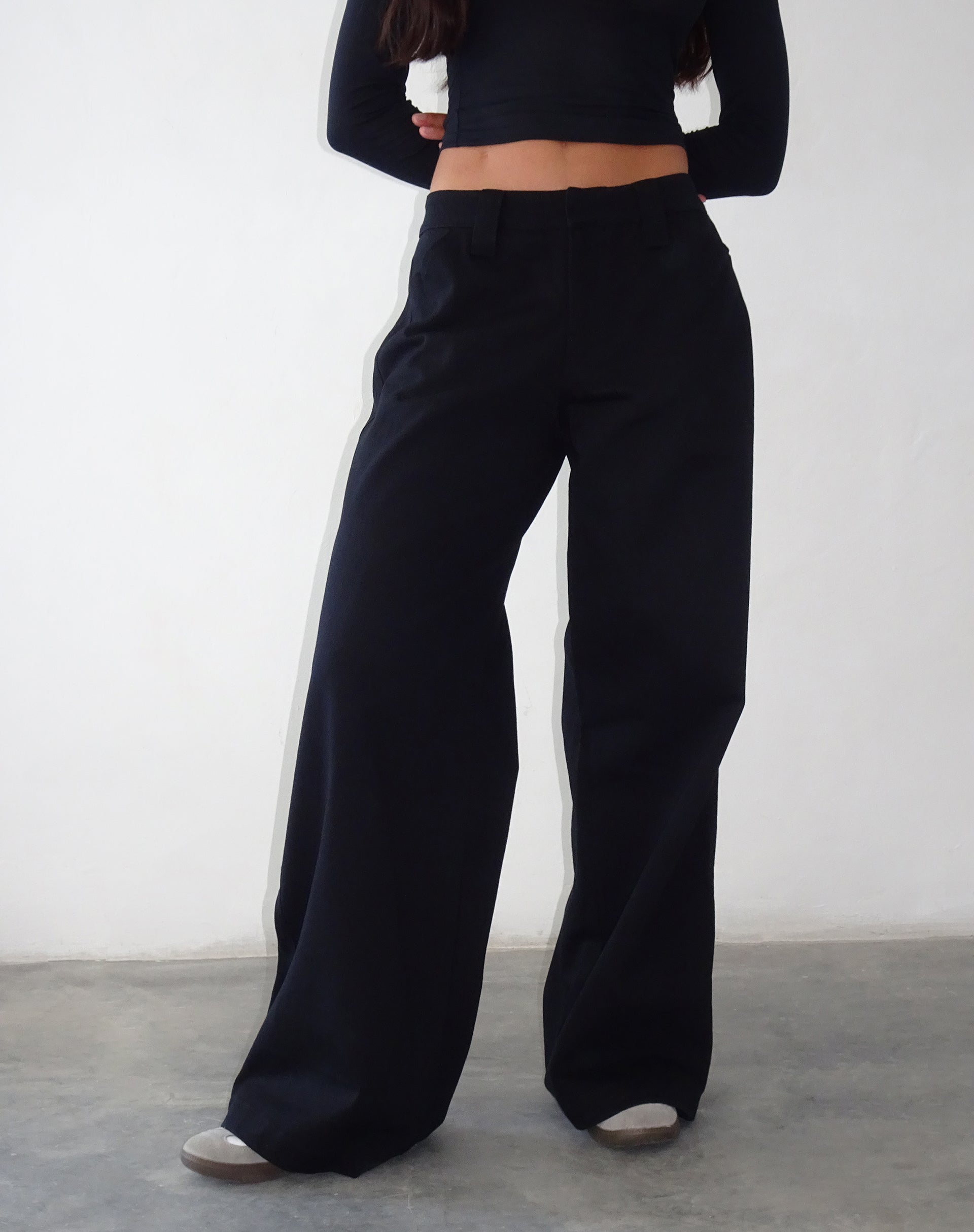 Image de Kaomy Pantalon à jambes larges en noir