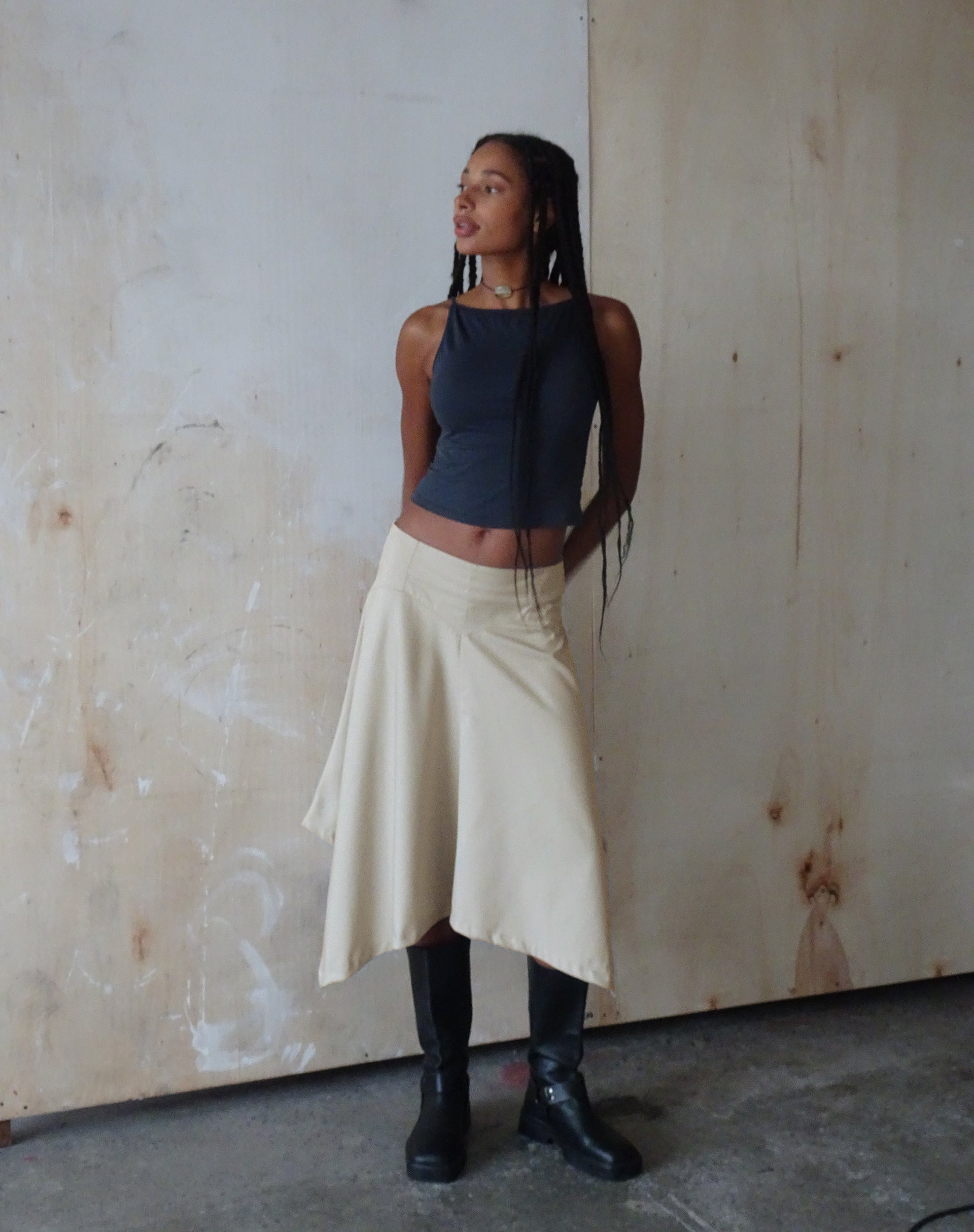 Image de MOTEL X JACQUIE Jupe midi asymétrique Karsyn, avoine