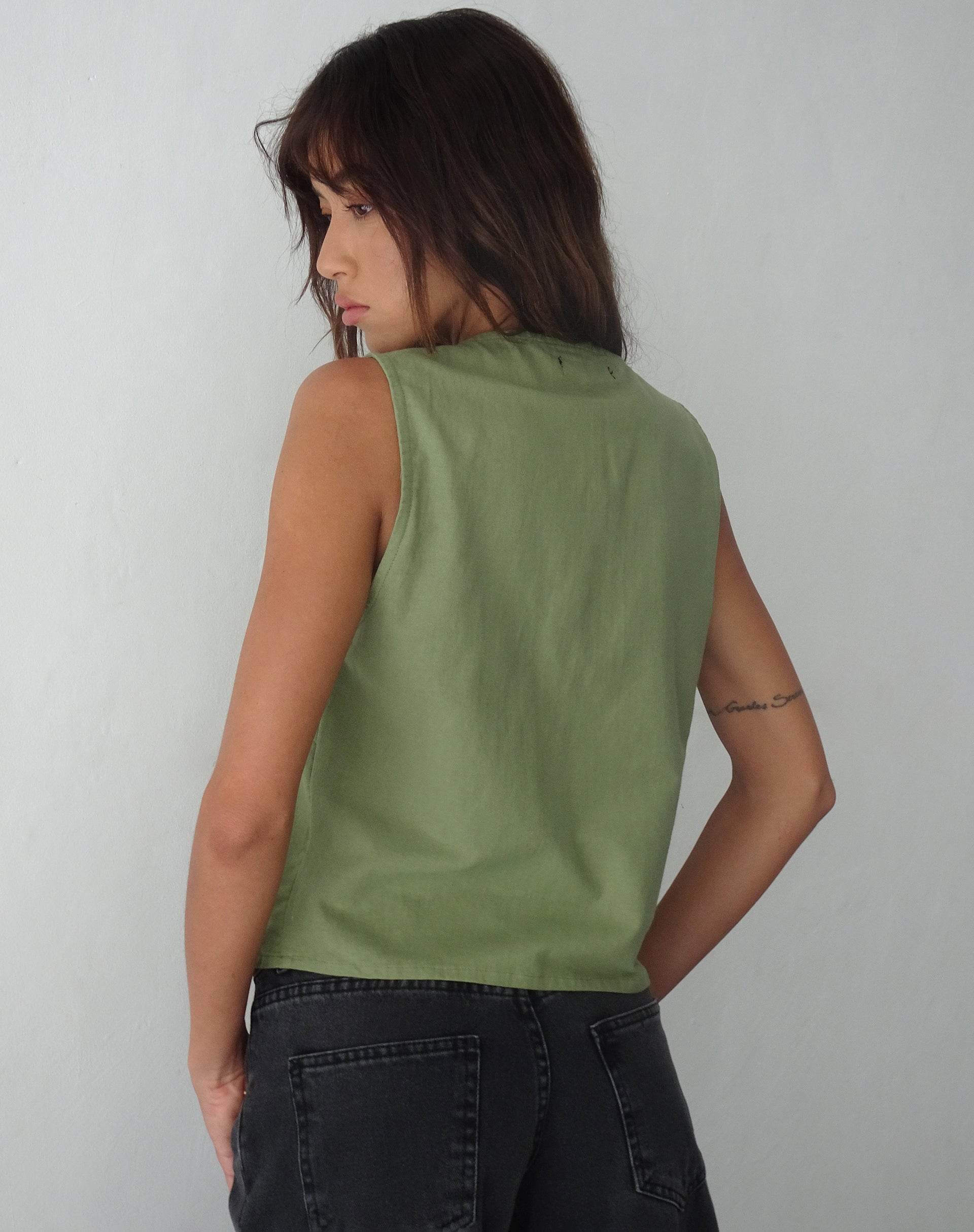 Image de Kayve Tie Front Top in Dark Sage
