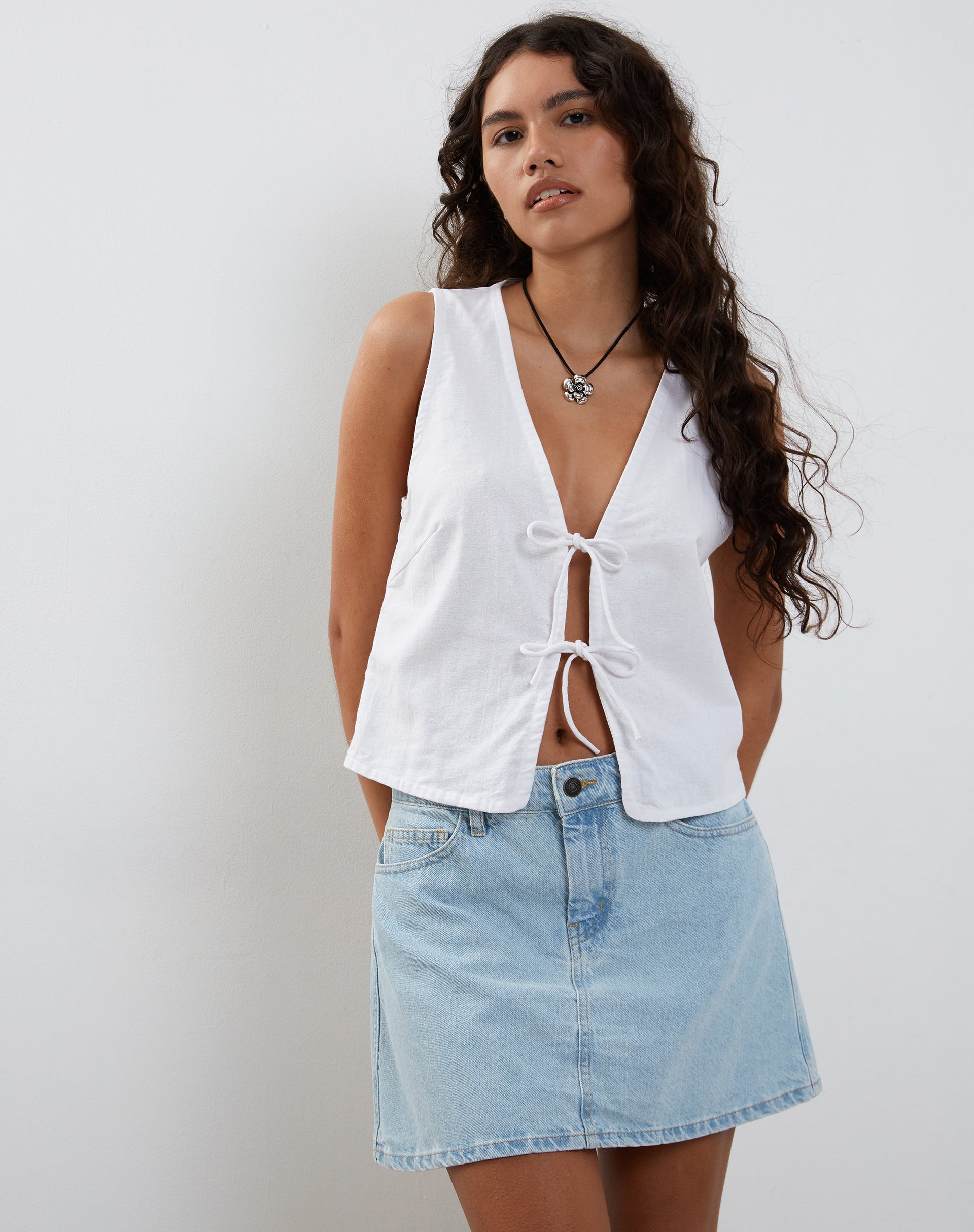 Image de Kayve Tie Front Top in White