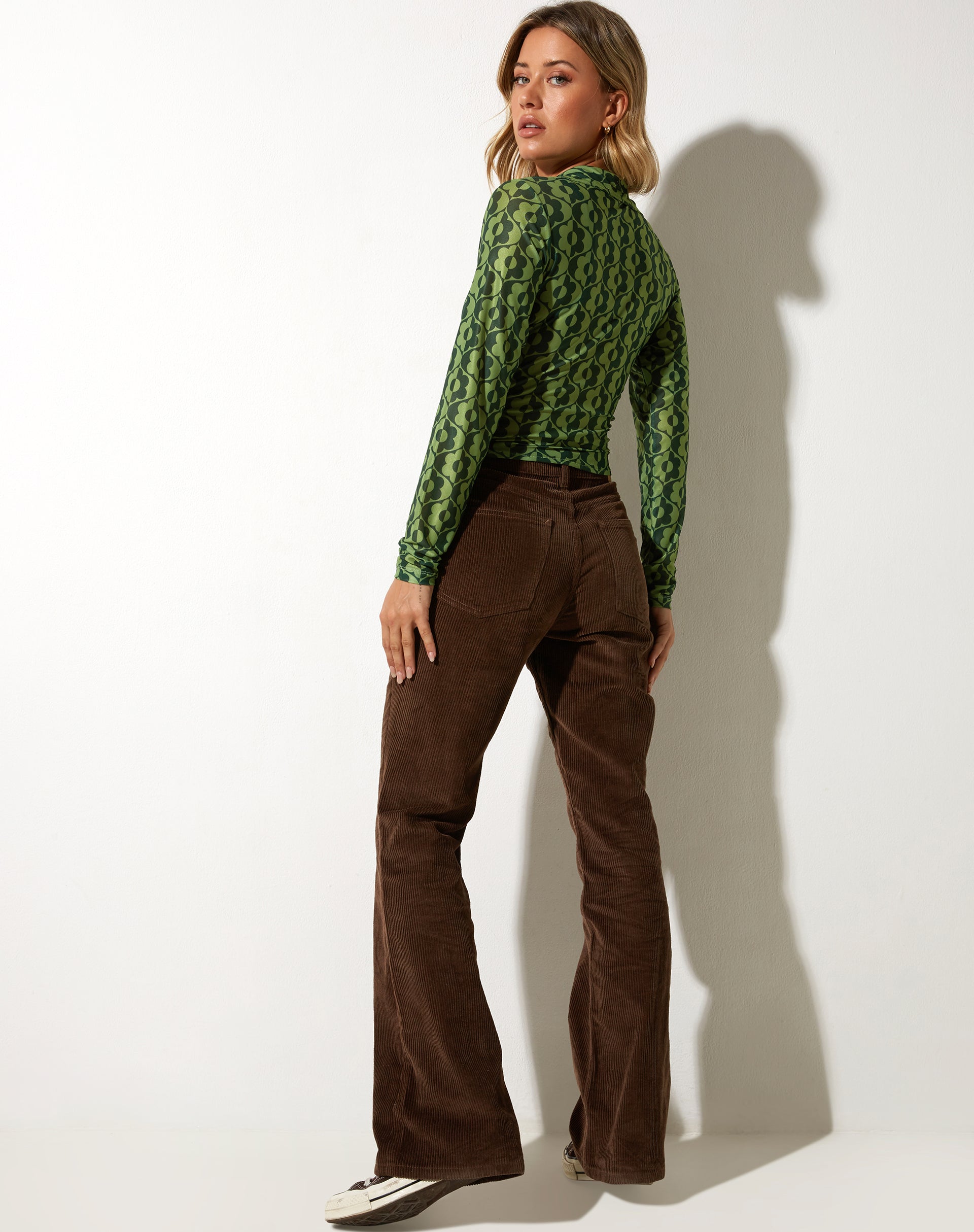 image de Kelly Cropped Shirt in Wavy Daisy Green