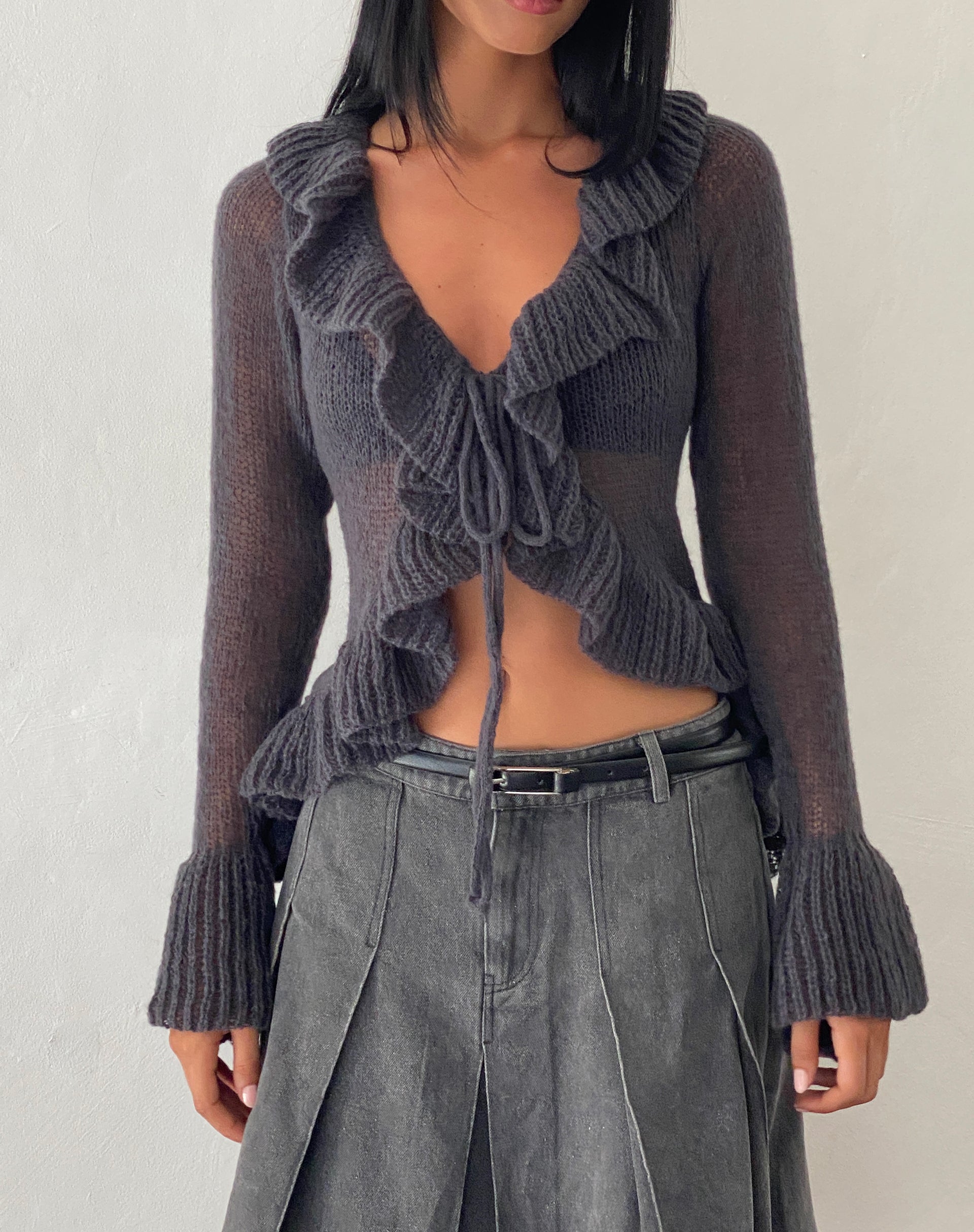 Image de Kendra Cardigan à volants en tricot anthracite foncé